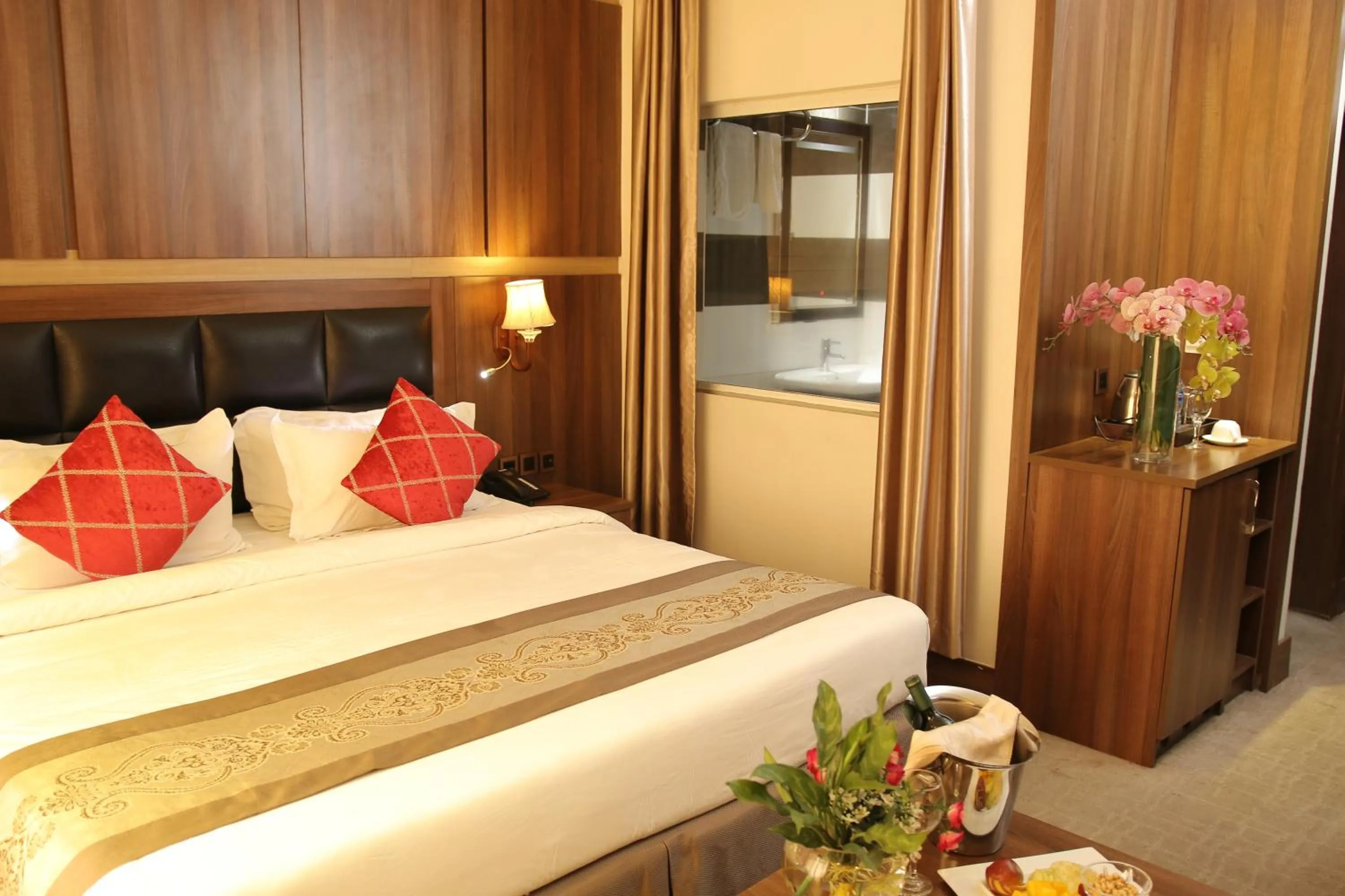 Bedroom, Bed in Grand Pela Hotel & Suites