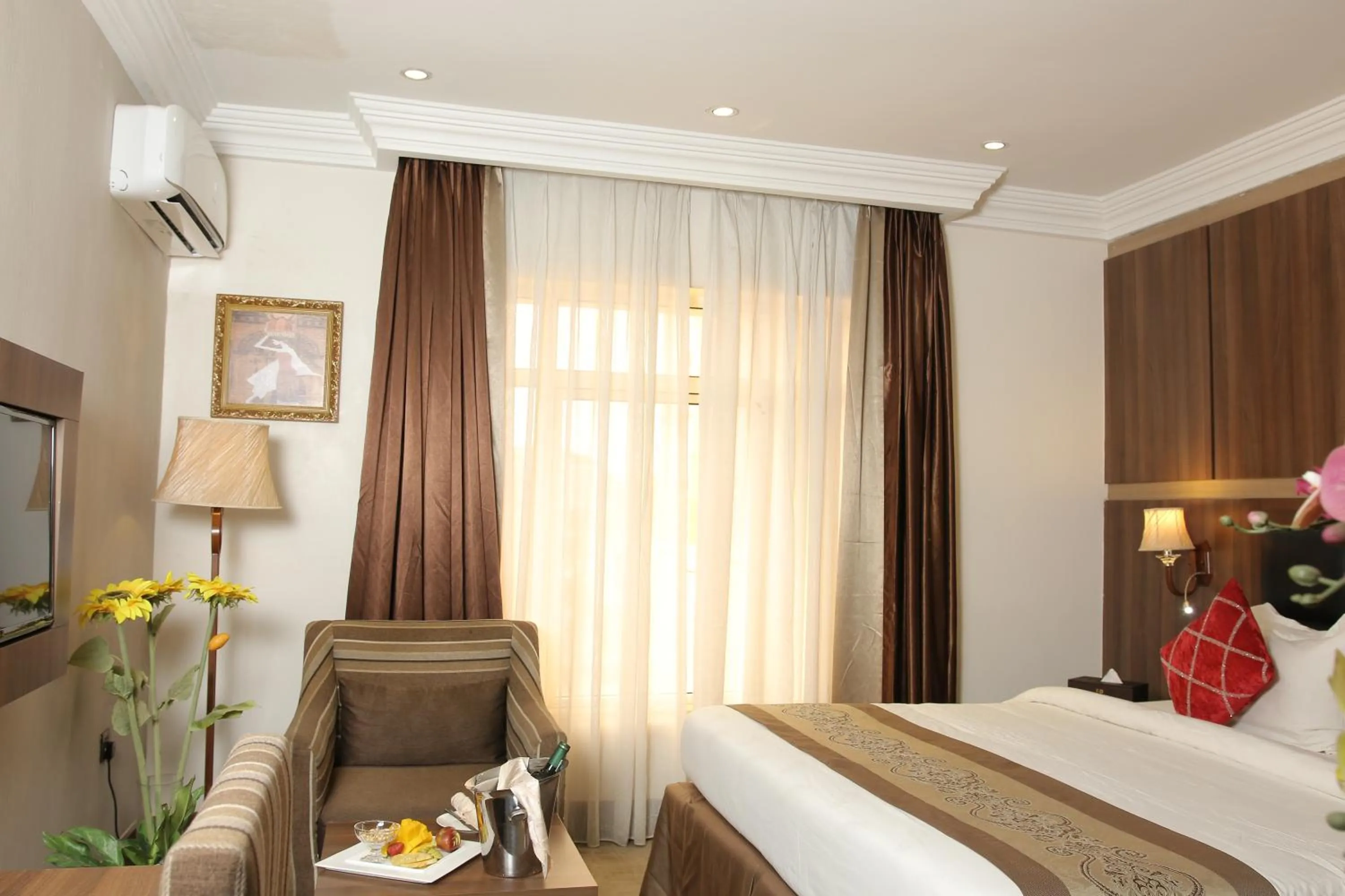 Bedroom, Bed in Grand Pela Hotel & Suites