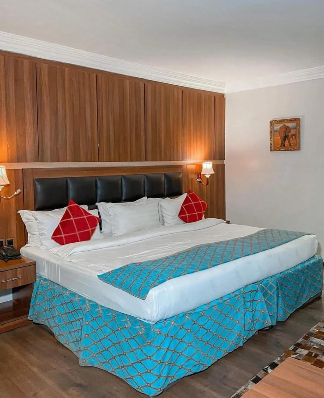 Restaurant/places to eat, Bed in Grand Pela Hotel & Suites