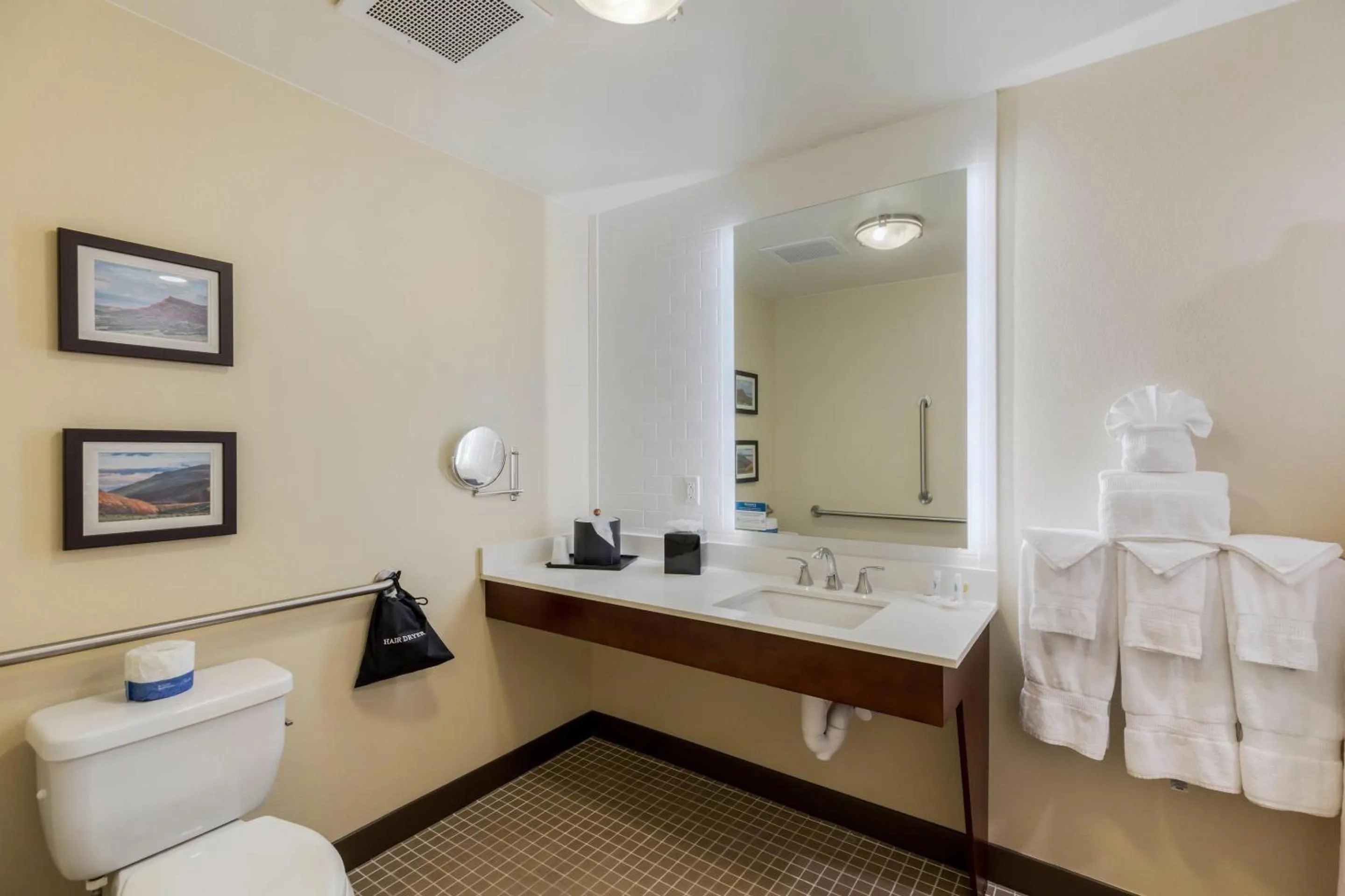 Bedroom in Comfort Suites Loveland