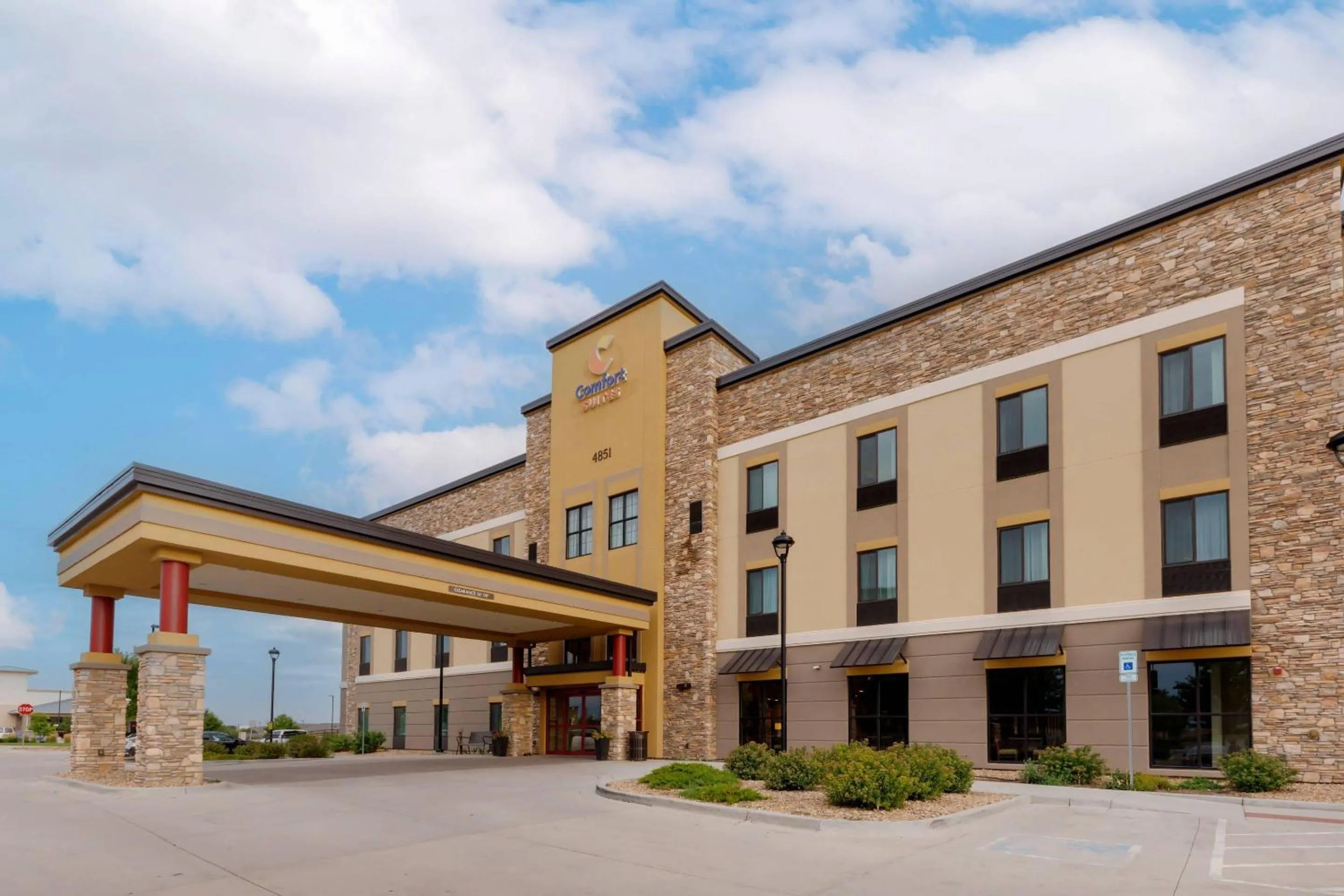 Property building in Comfort Suites Loveland