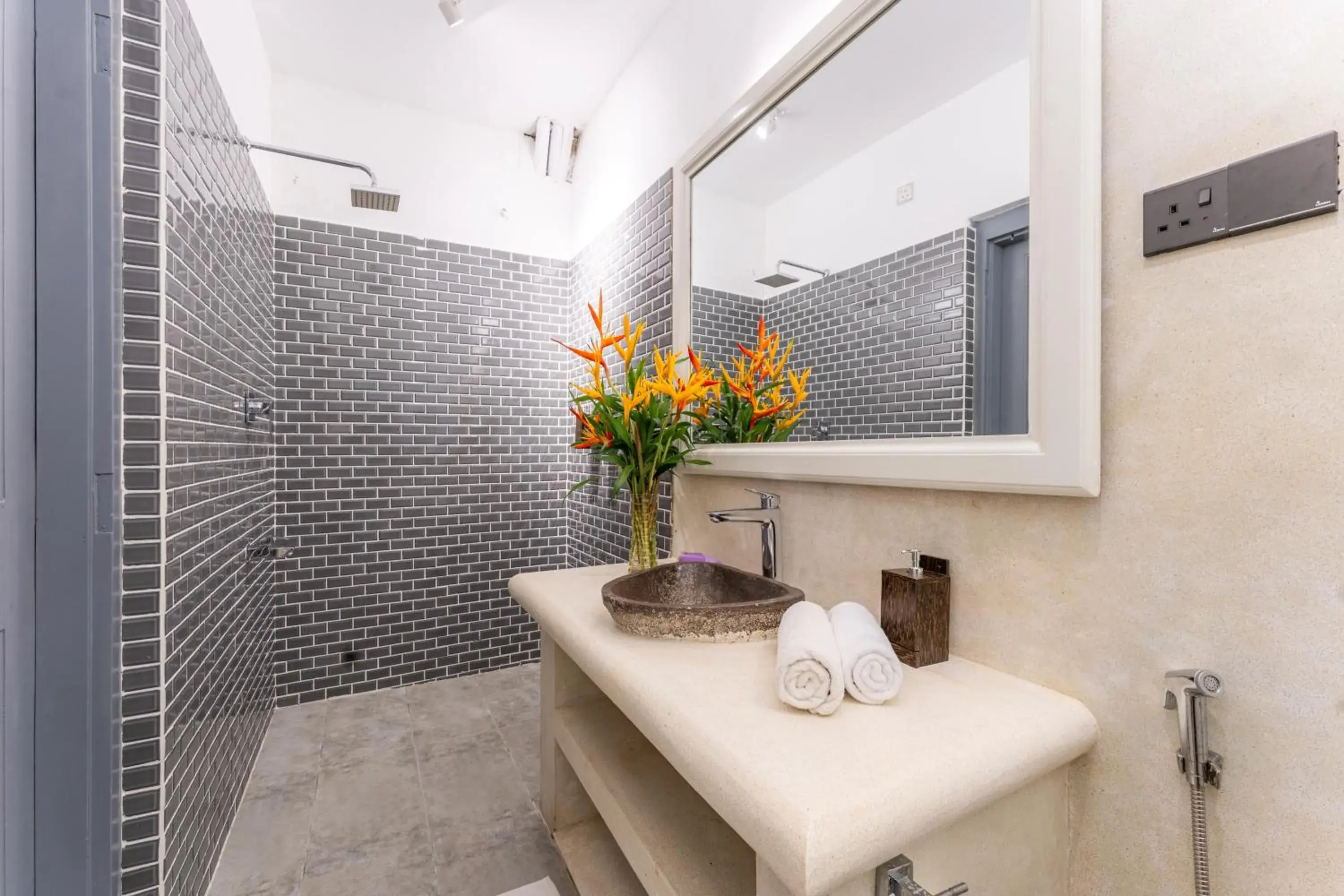 Deluxe Double or Twin Room with Garden View in Parawa House Deluxe Double or Twin Room with Garden View in Parawa House