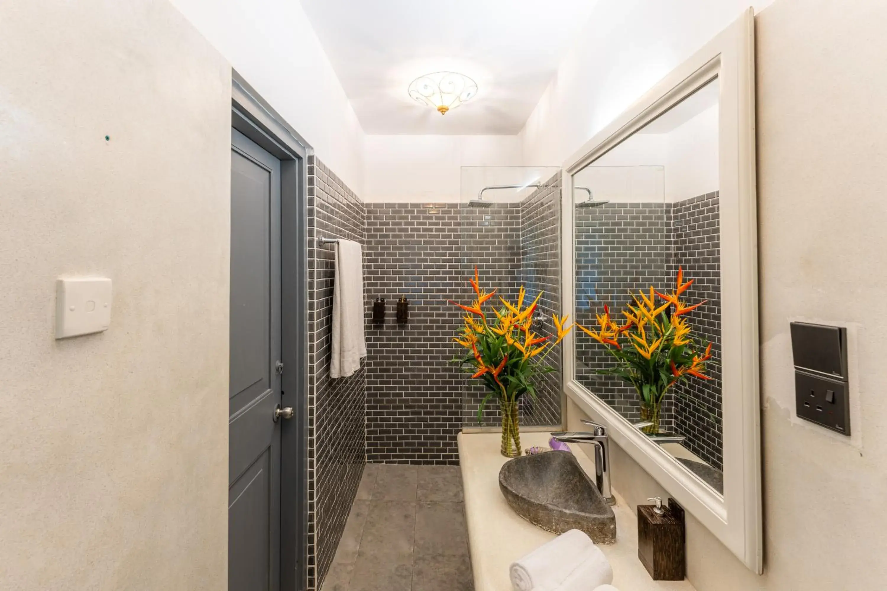 Three-Bedroom Suite in Parawa House Three-Bedroom Suite in Parawa House