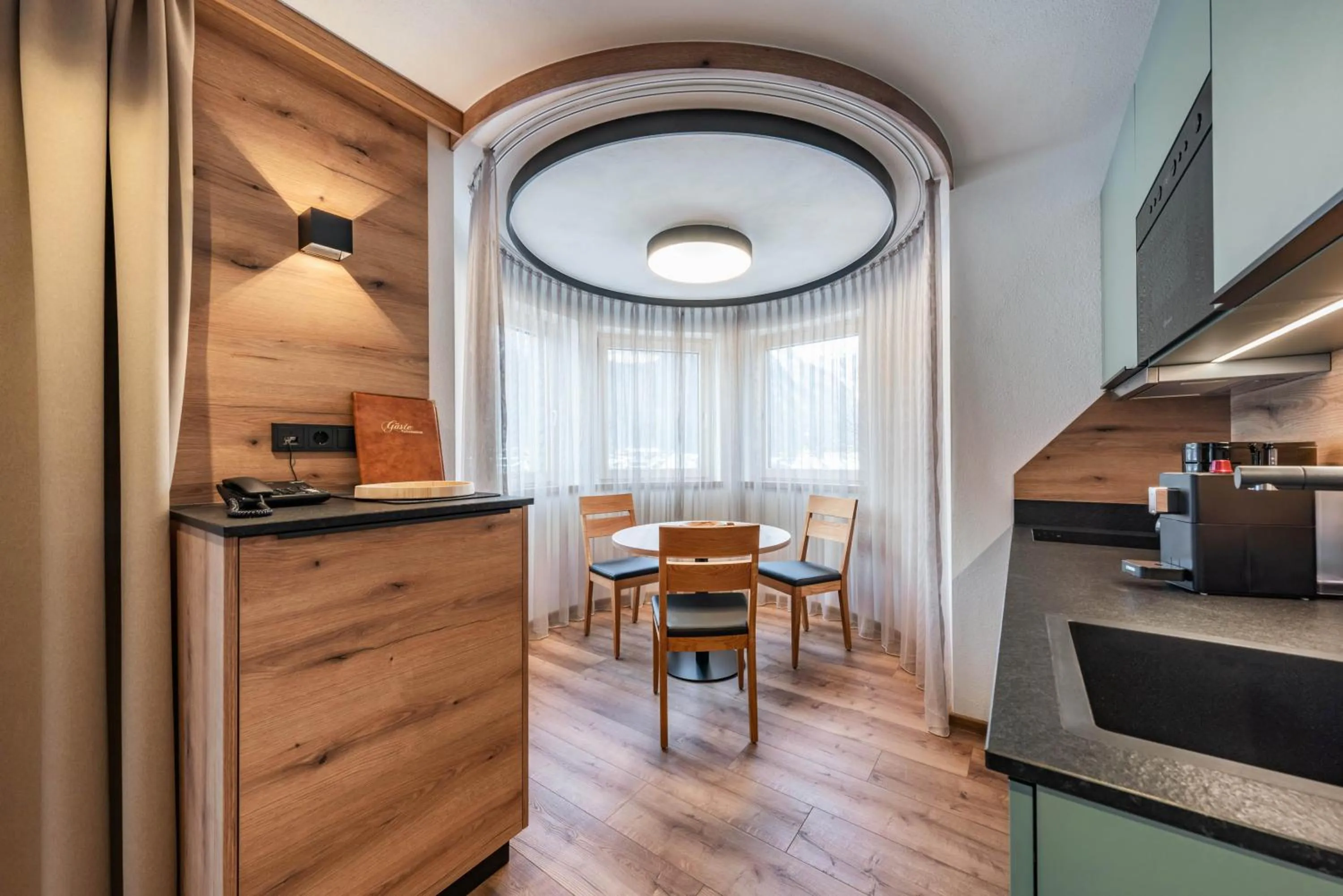 Kitchen or kitchenette in Montana Apartments