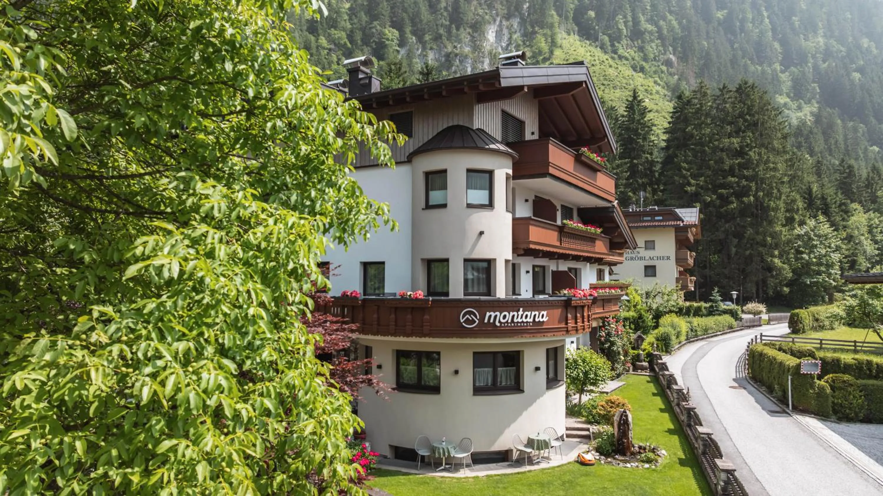 Property building in Montana Apartments