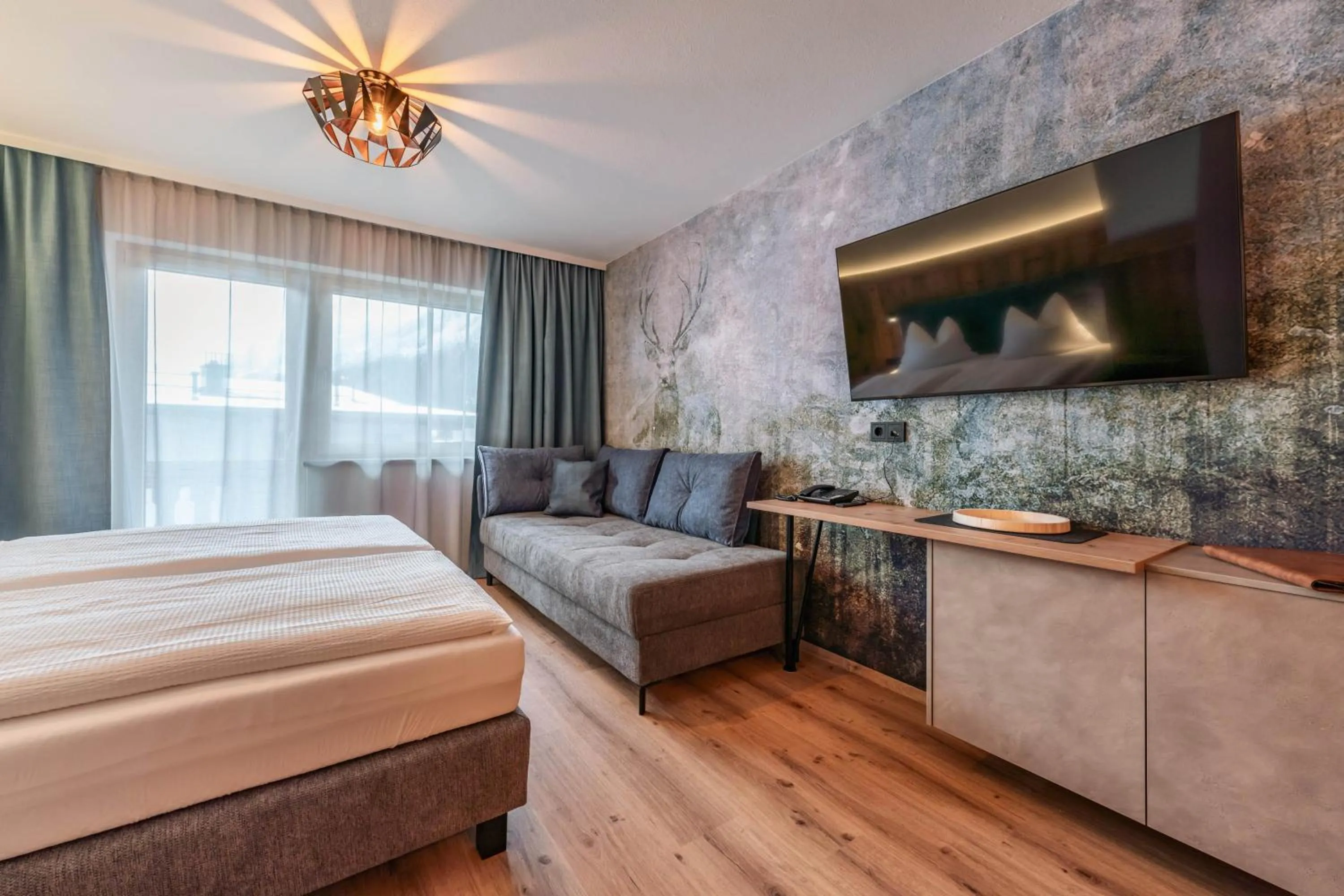 TV and multimedia, Bed in Montana Apartments