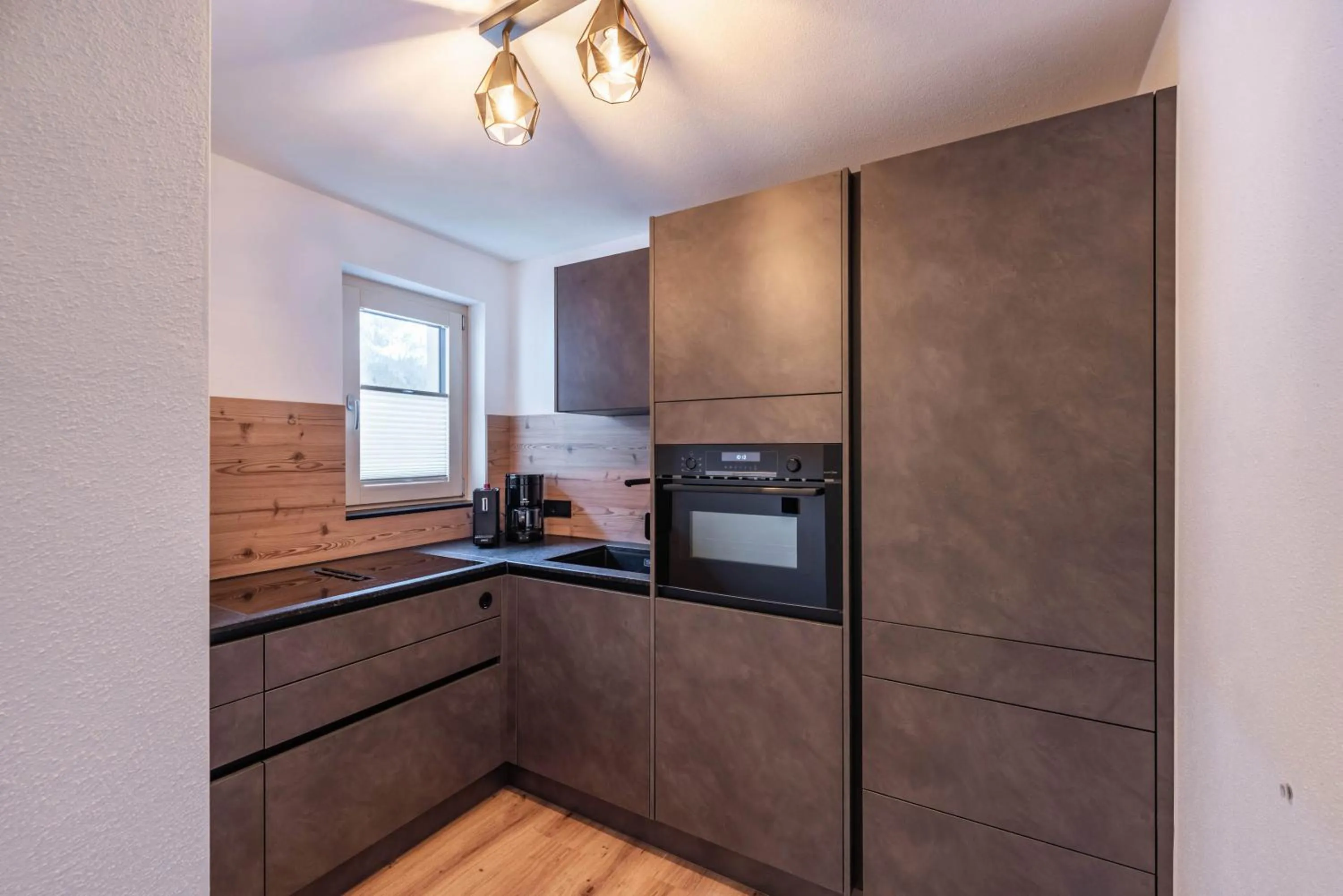 Kitchen or kitchenette in Montana Apartments