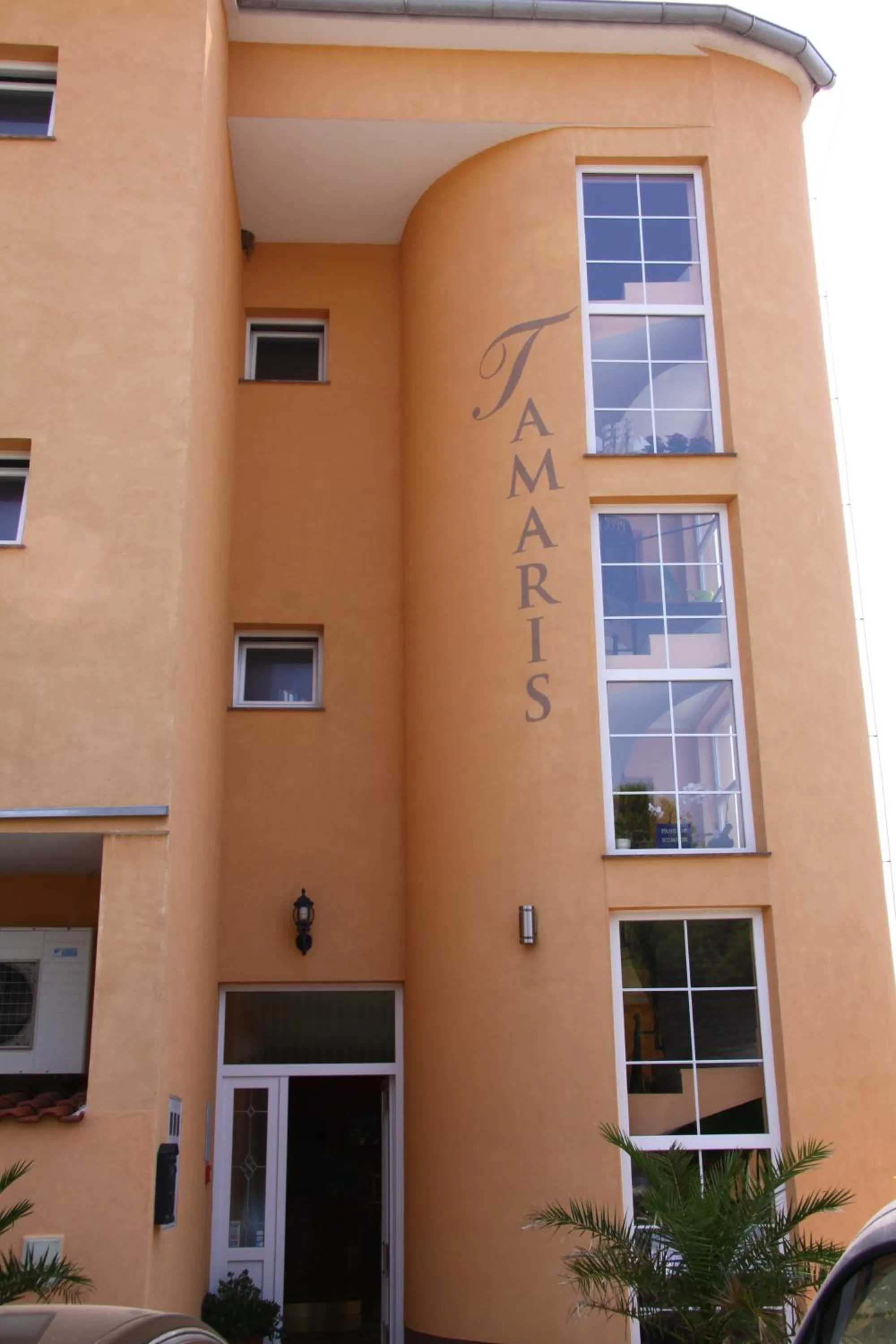 Facade/entrance in Villa Tamaris