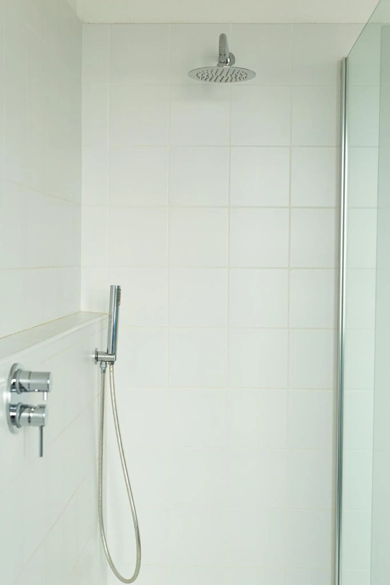 Shower in Spacebility Airport - self check-in