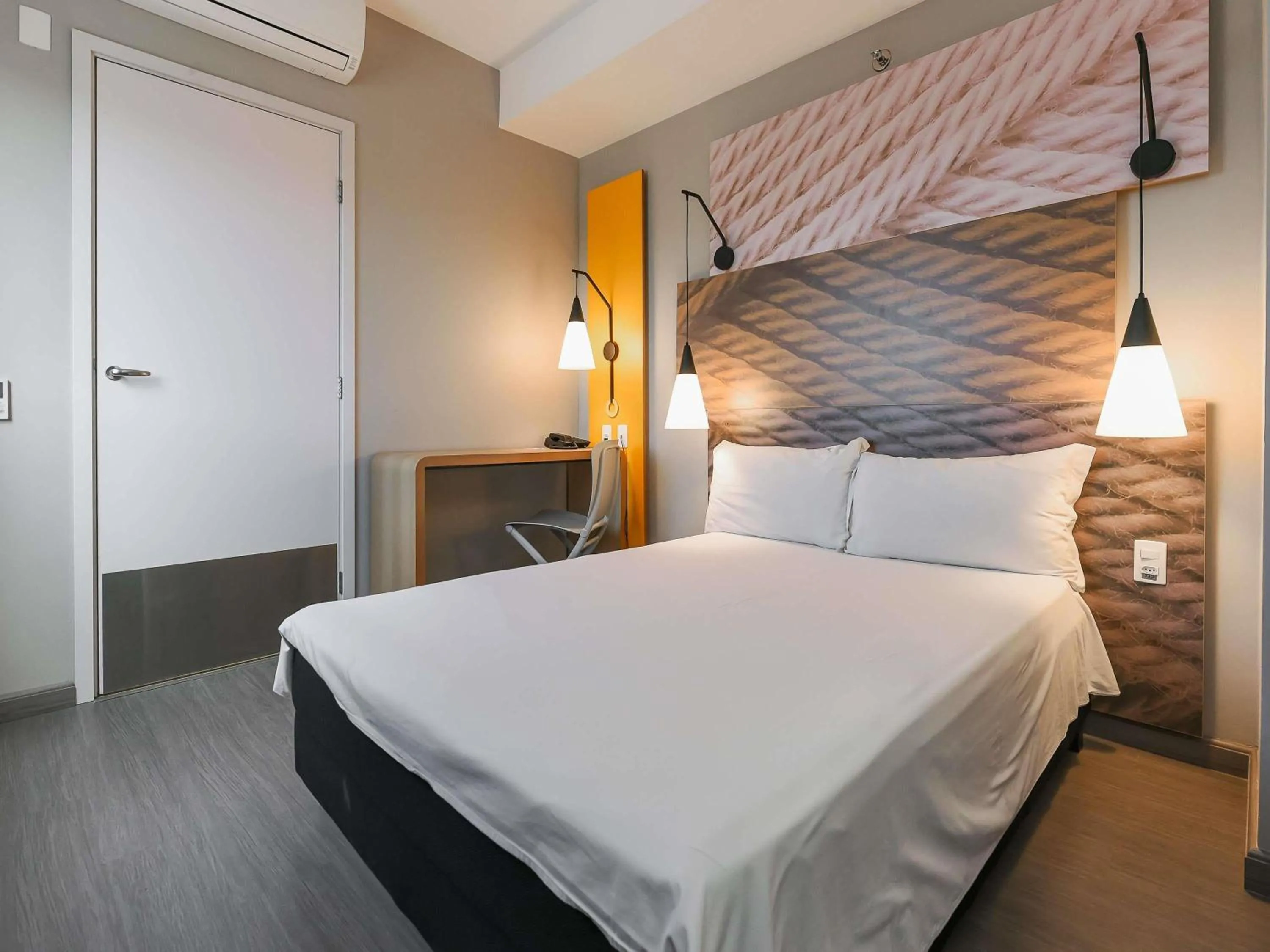 Bedroom, Bed in ibis Jacarei