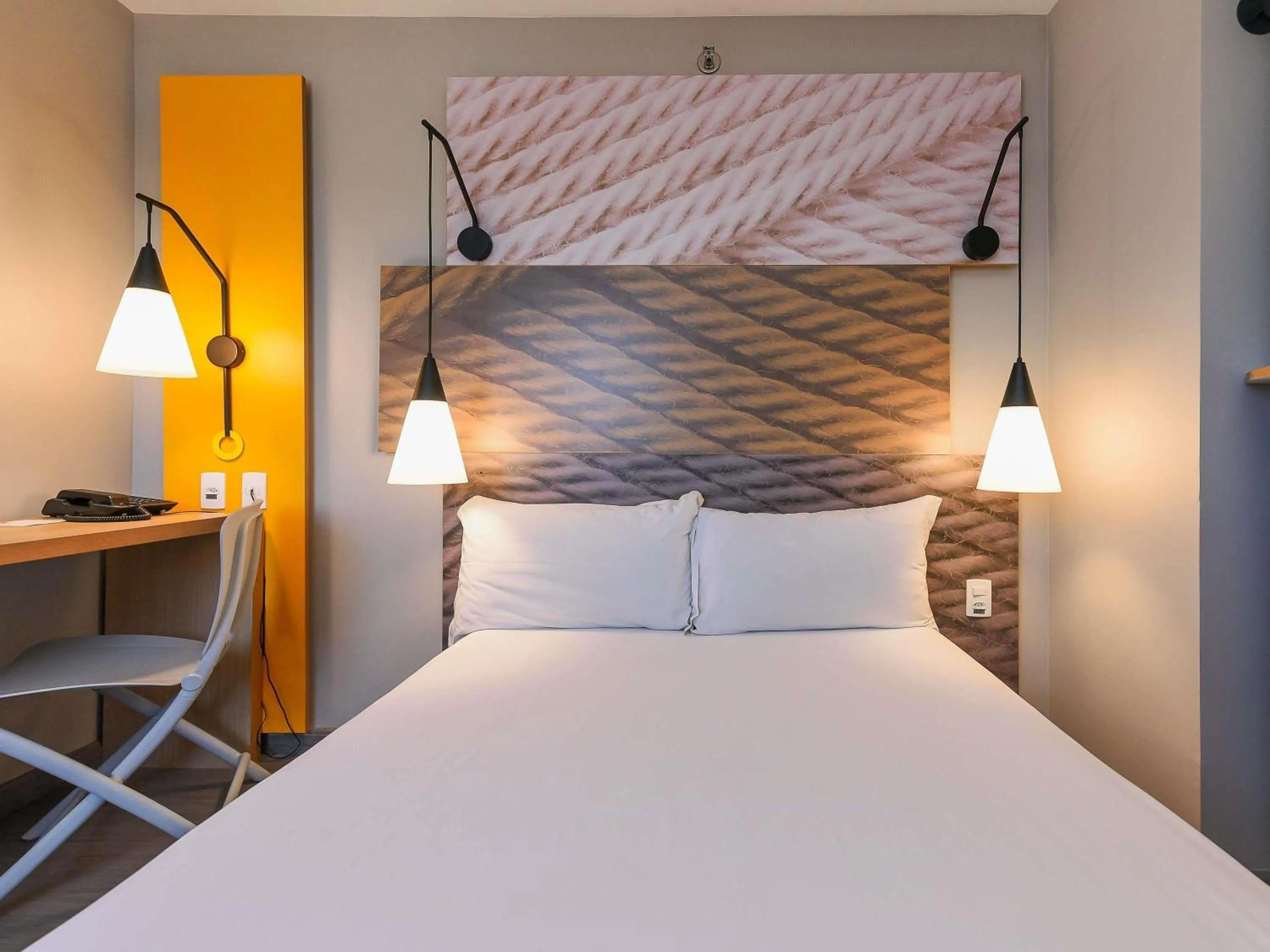 Bedroom, Bed in ibis Jacarei