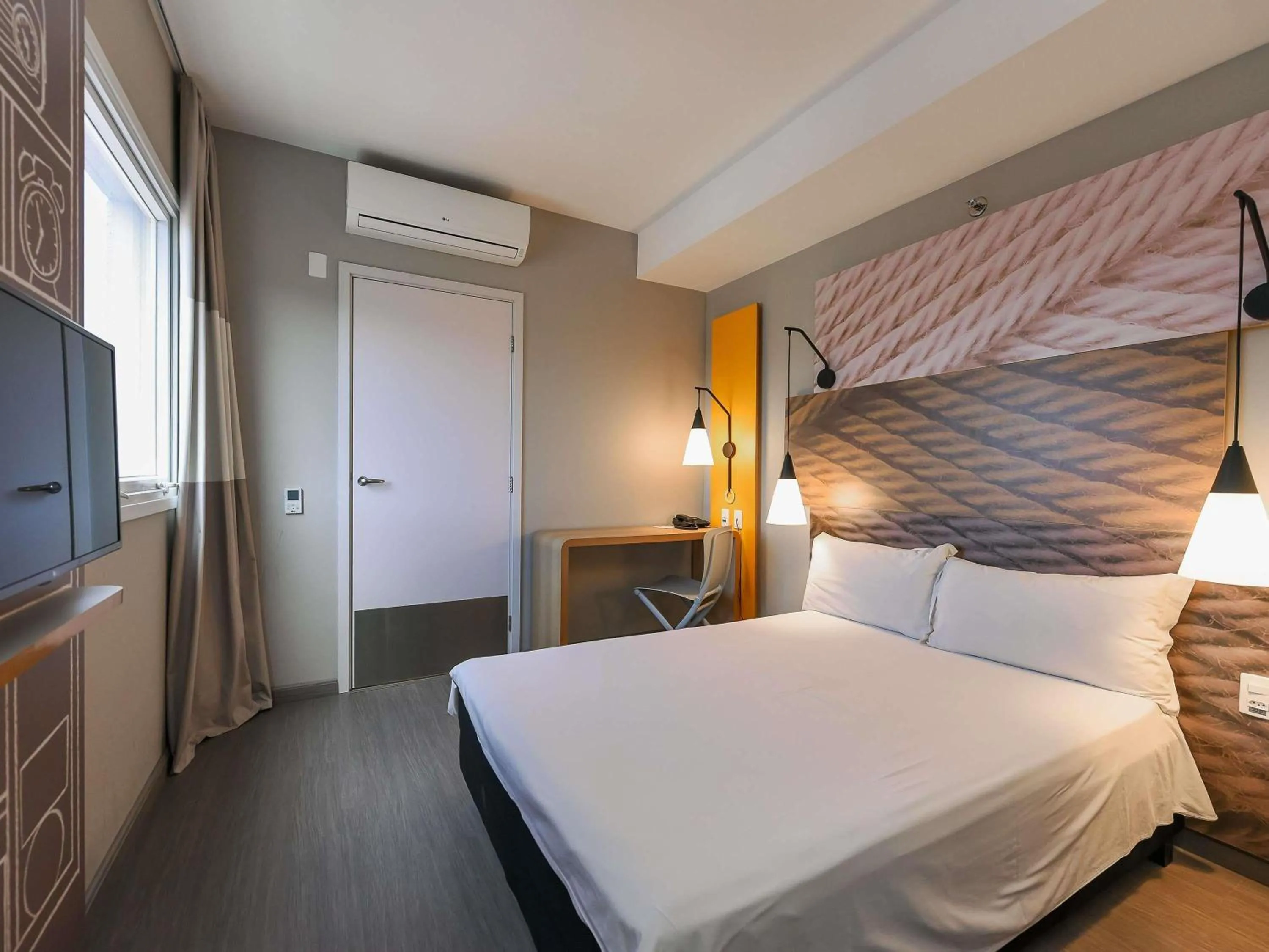 Bedroom, Bed in ibis Jacarei