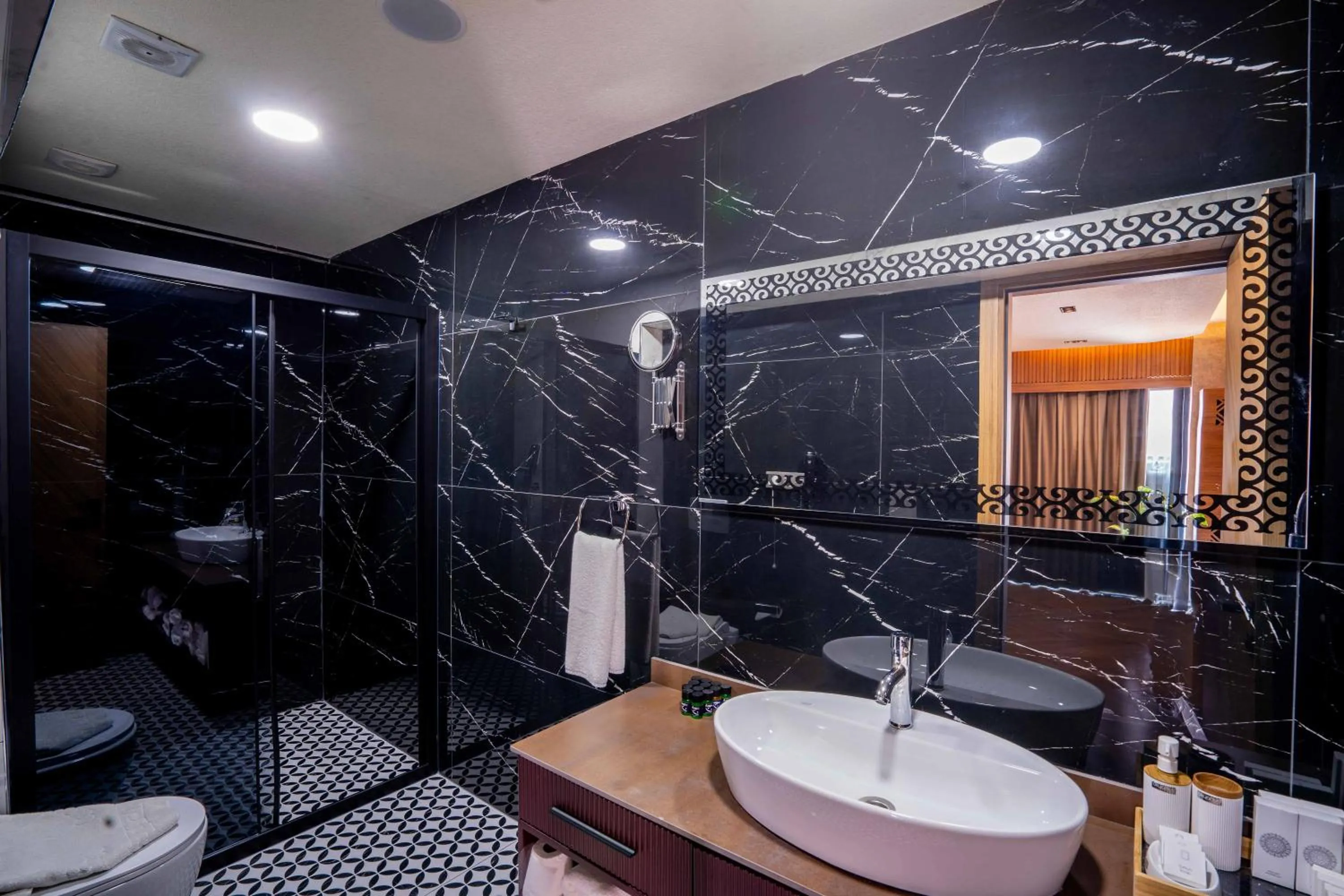 Shower in Leman Otel