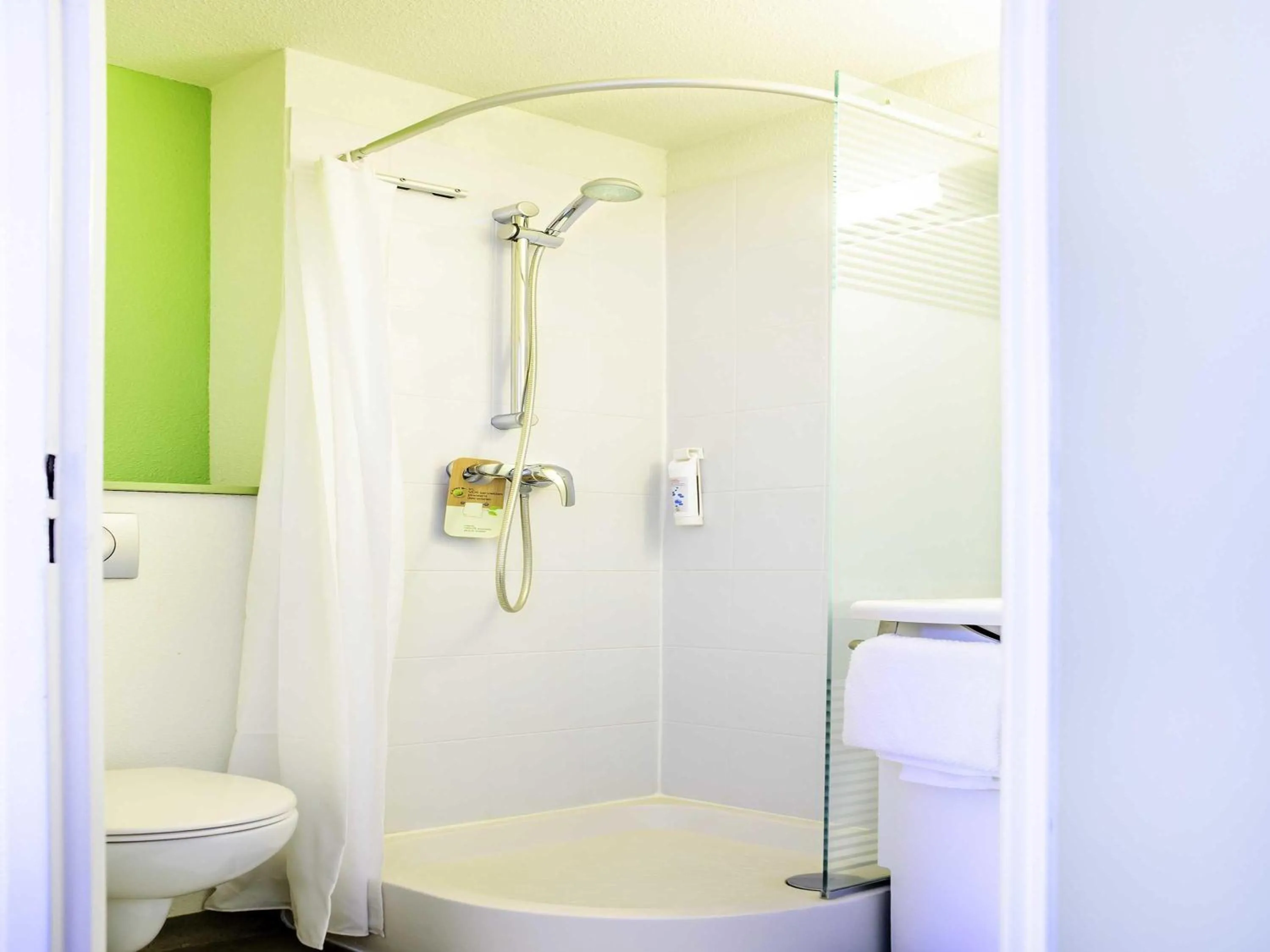 Bedroom in ibis budget Valenciennes Petite-Forêt