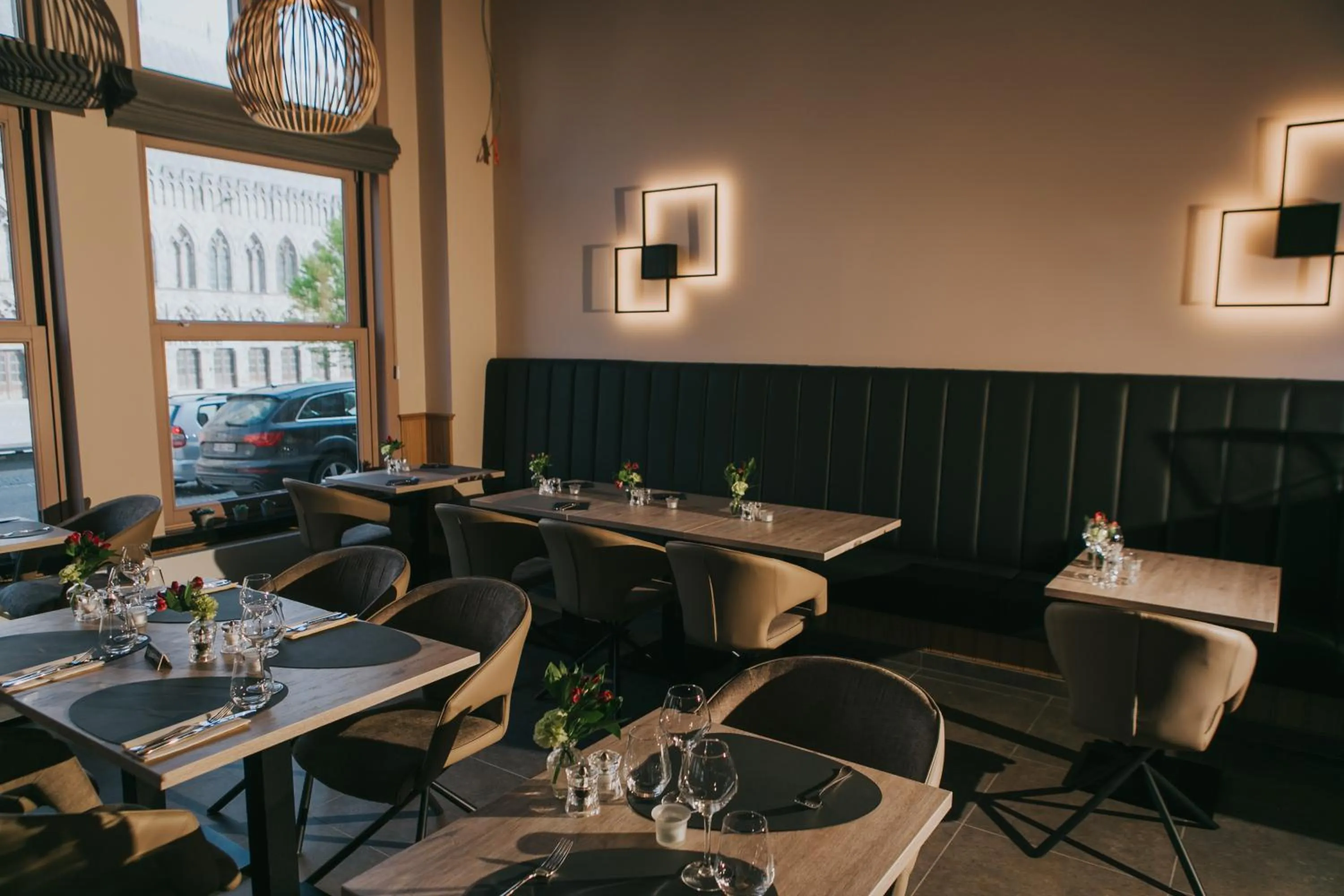 Restaurant/places to eat in Hotel New Regina