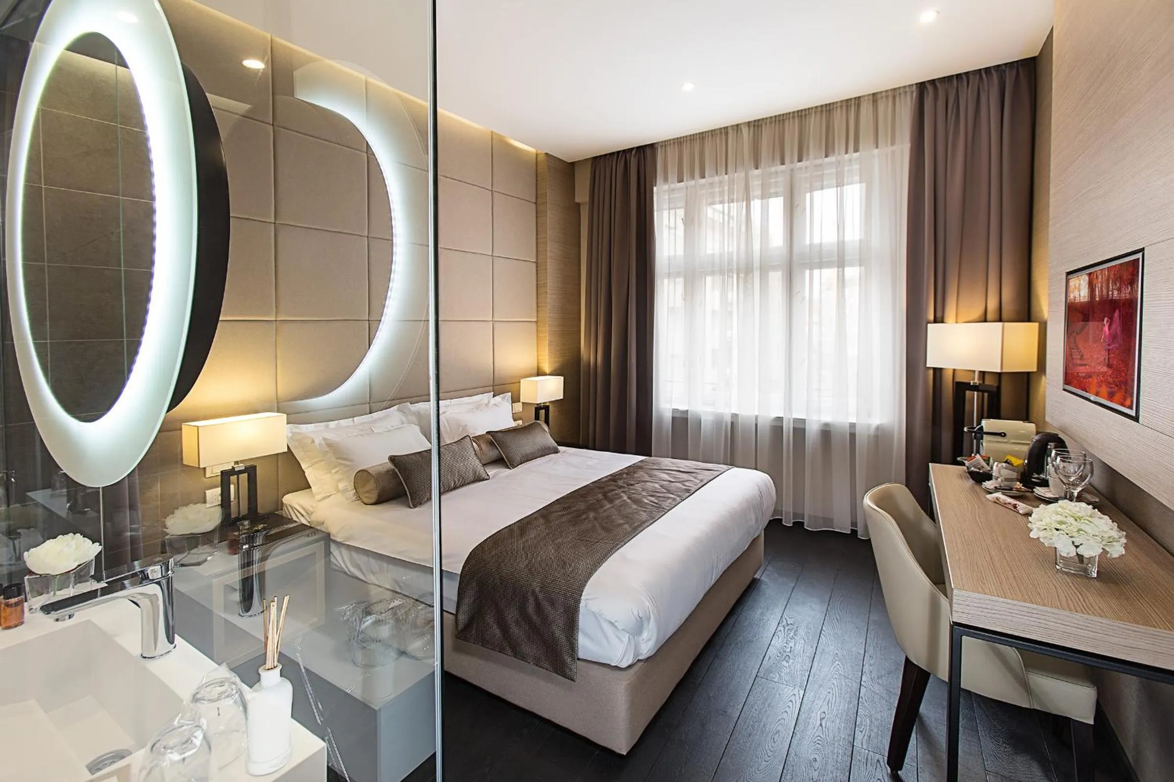 Photo of the whole room, Bed in Dominic Smart & Luxury Suites - Republic Square