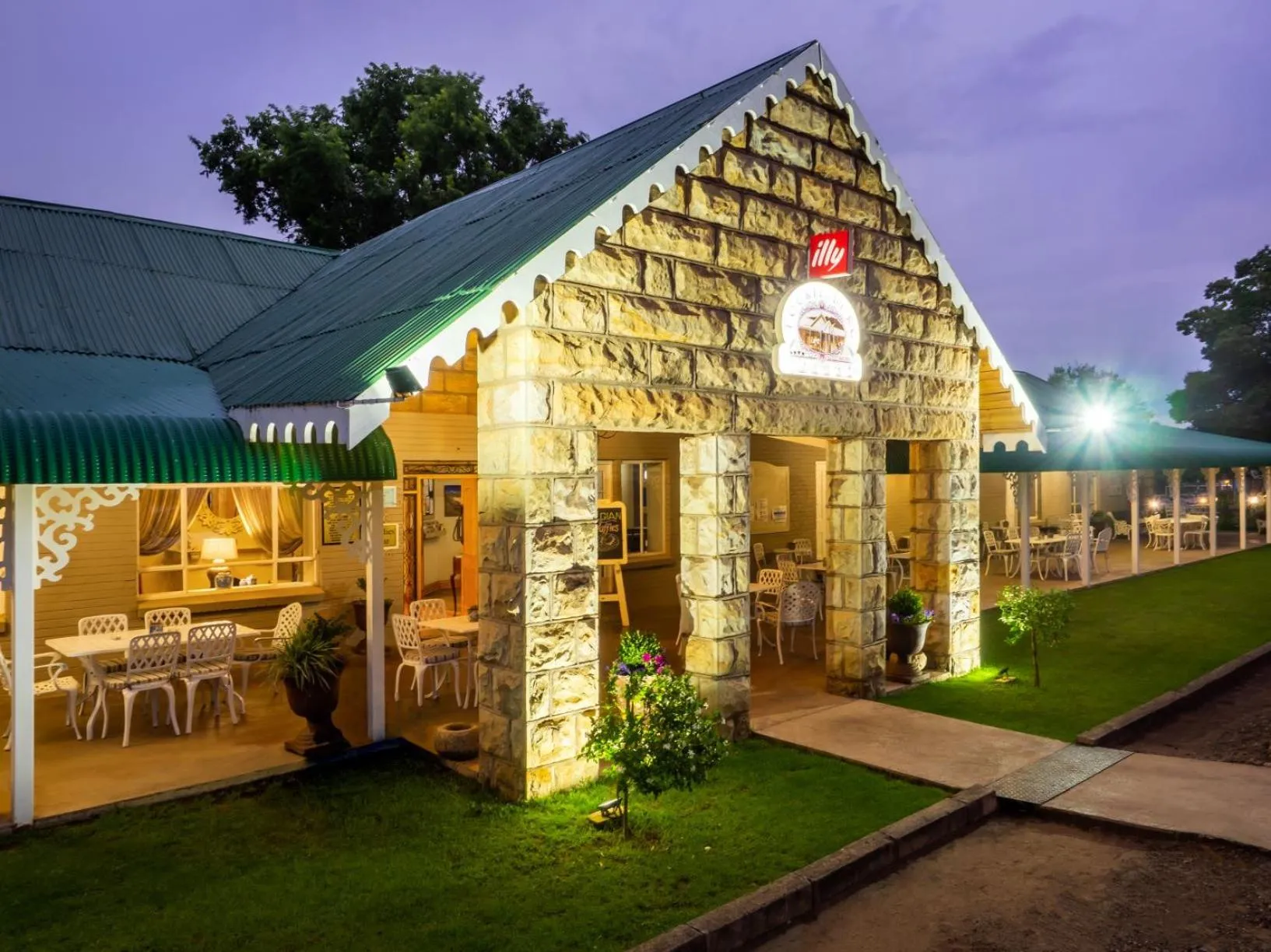 Facade/entrance in Fouriesburg Country Inn