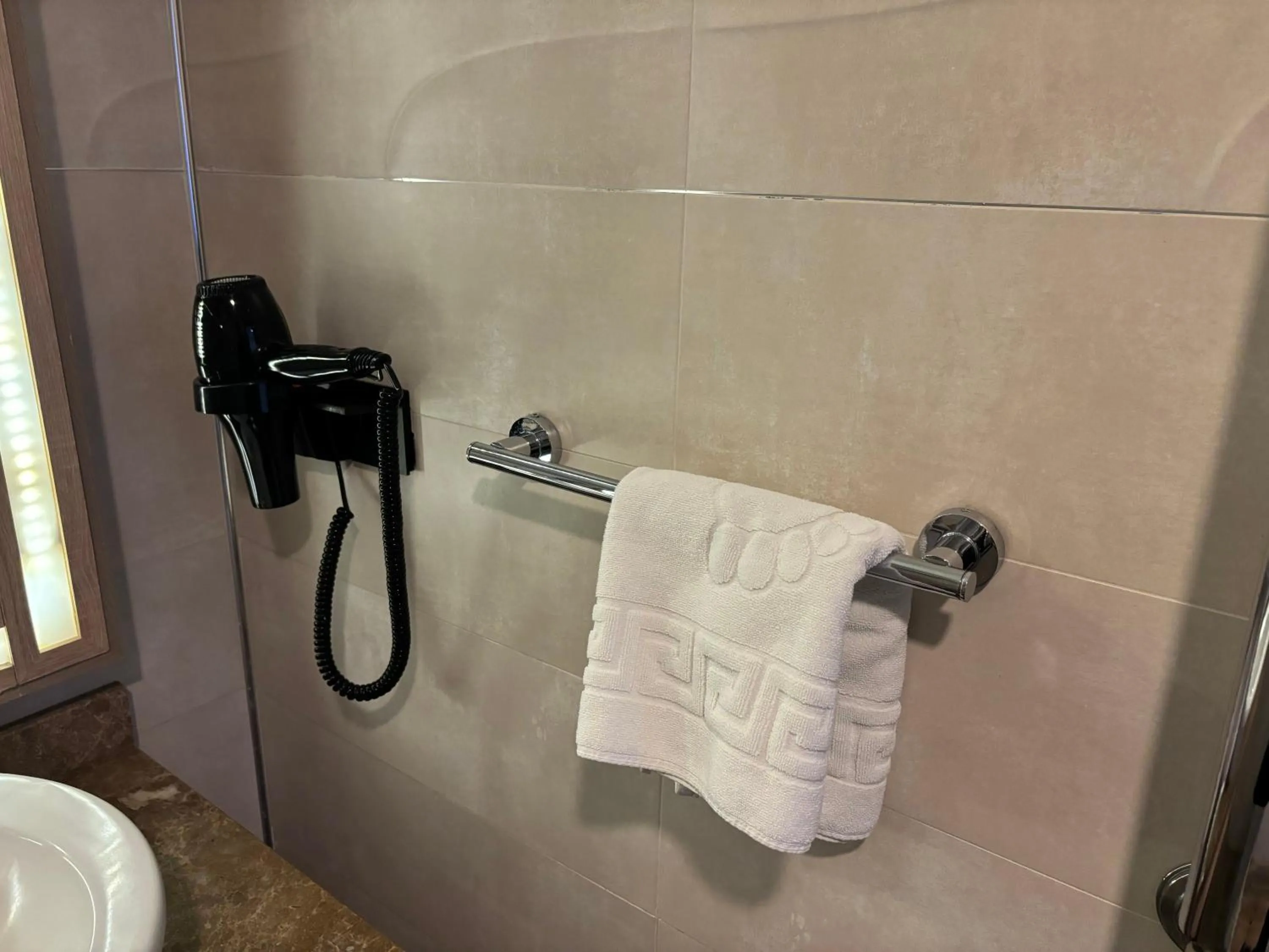 hair dryier in Aldino Residence