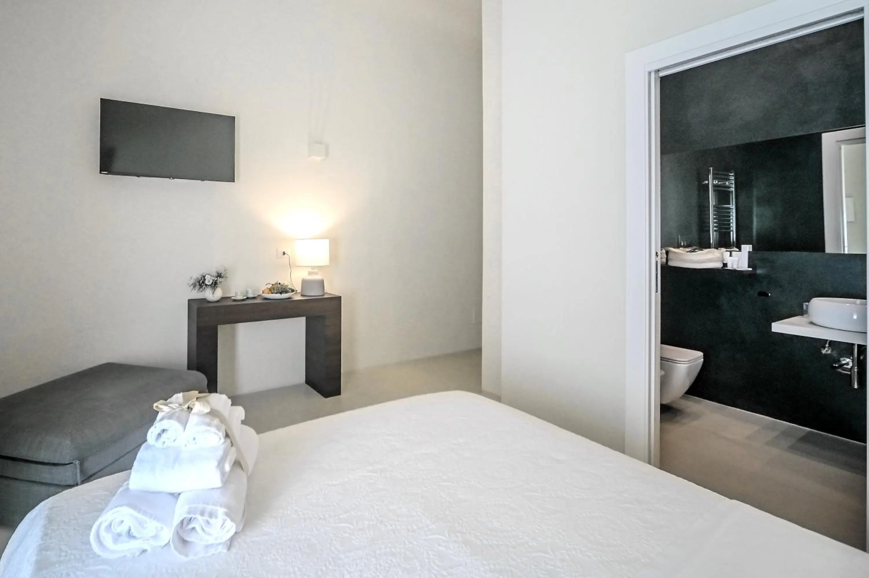 Bed in 42 Zanardelli B&B