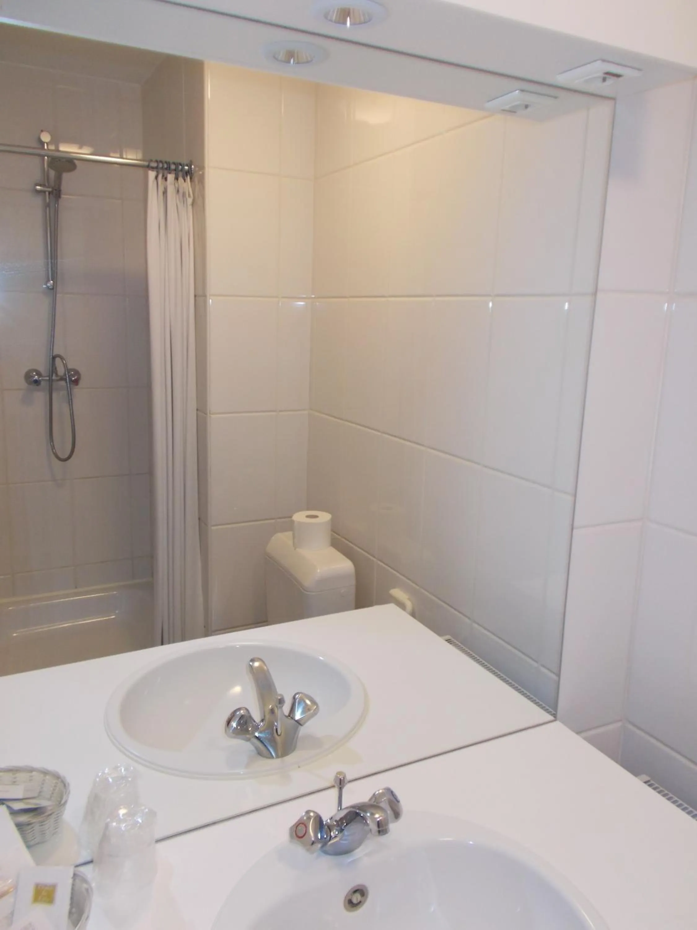 Bathroom in Hotel Limburgia