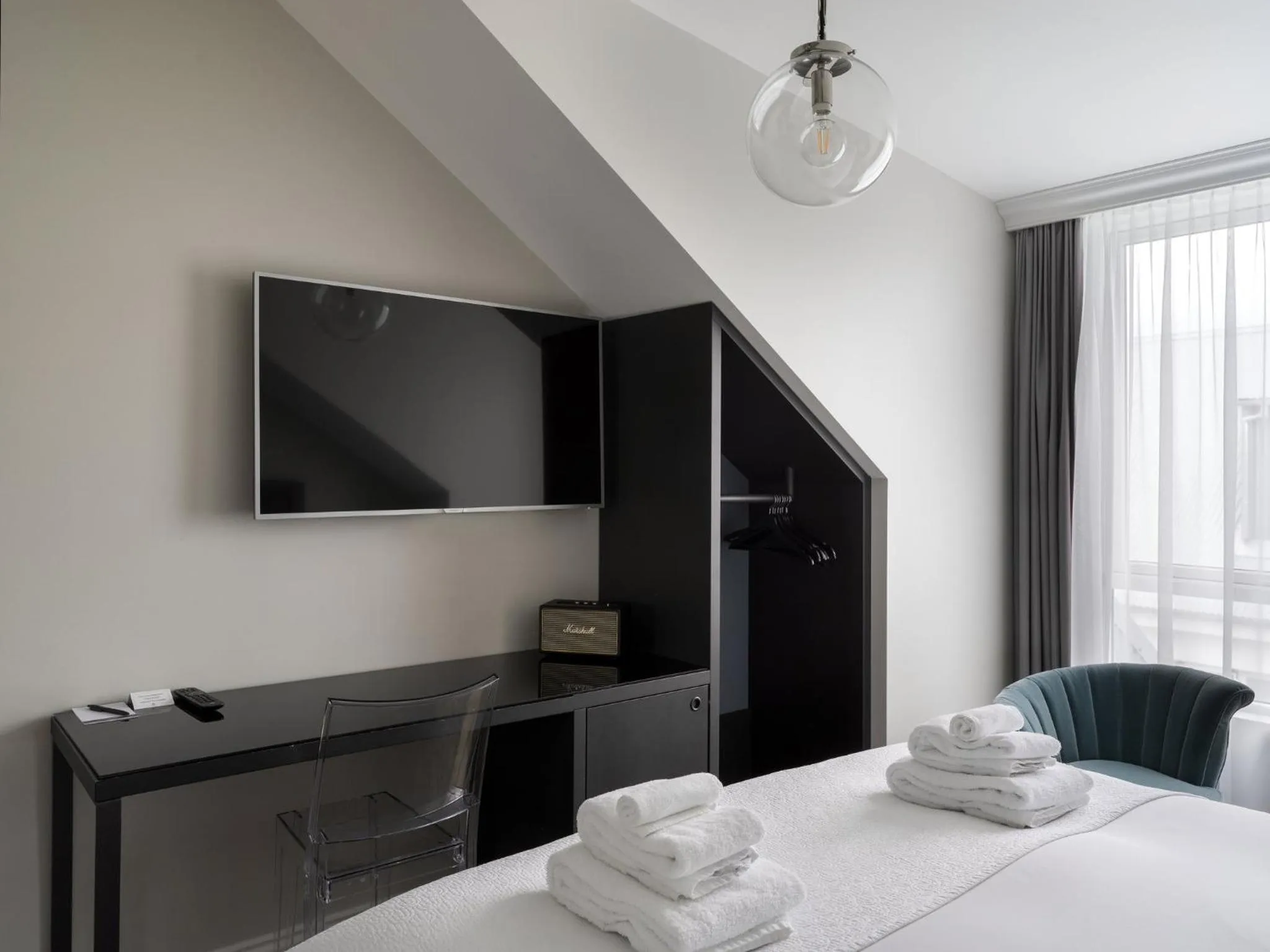 Bedroom, Bed in Sand Hotel by Keahotels