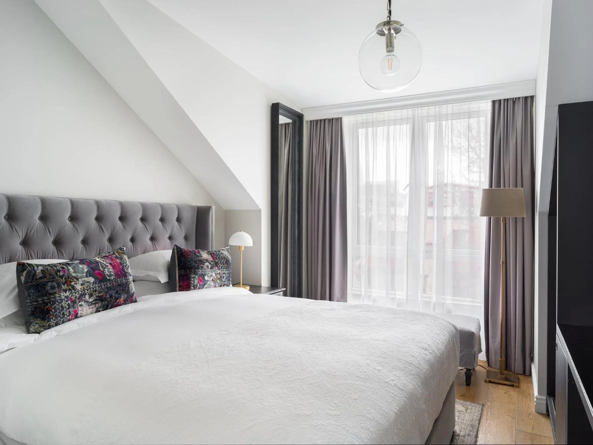 Bedroom, Bed in Sand Hotel by Keahotels