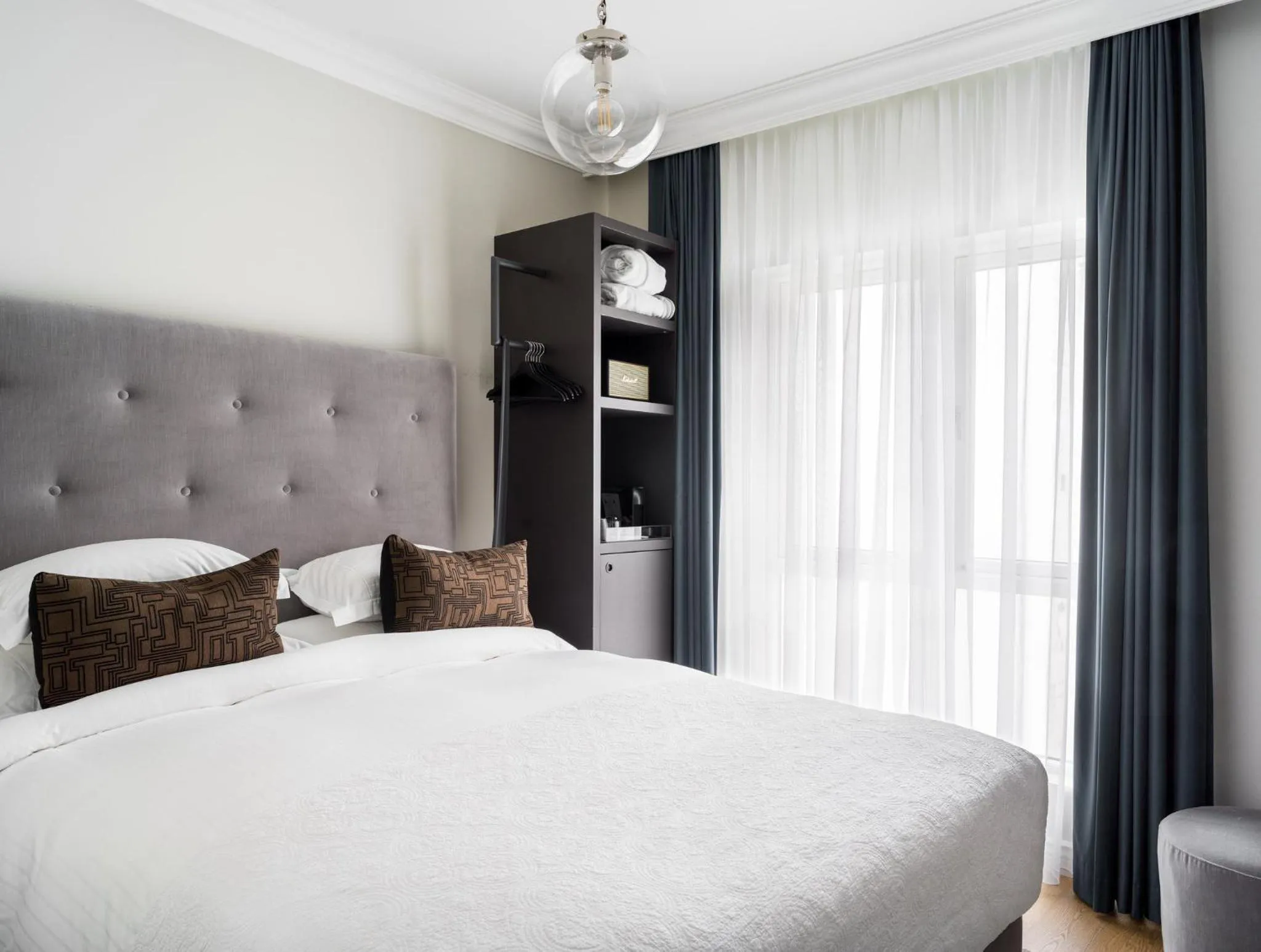 Bedroom, Bed in Sand Hotel by Keahotels