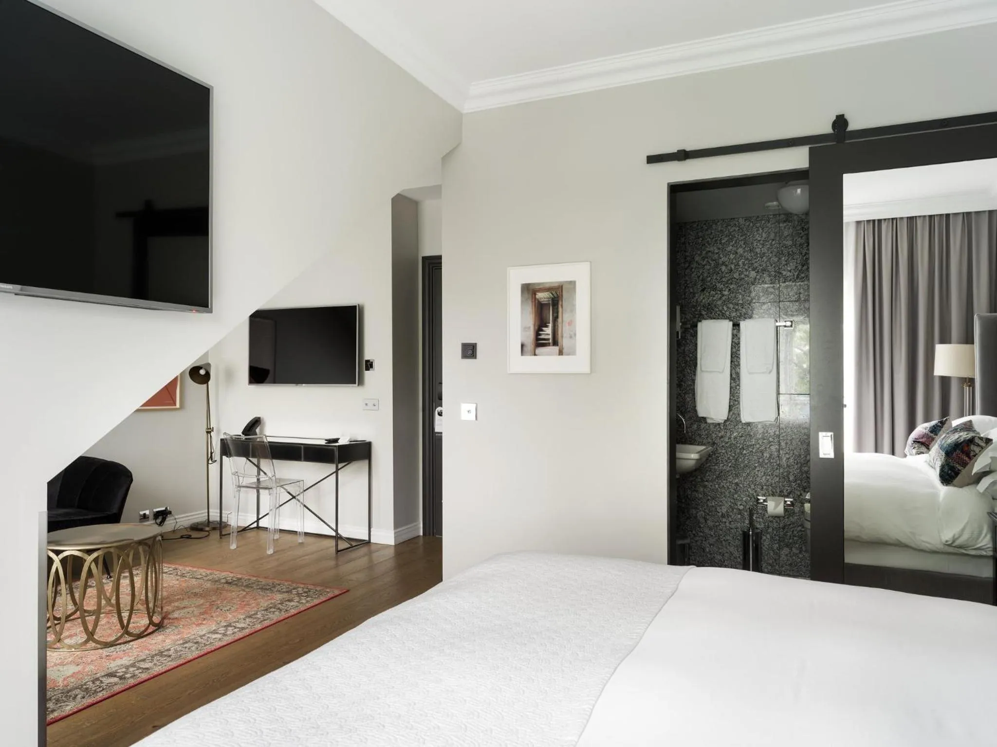 Bedroom, Bed in Sand Hotel by Keahotels