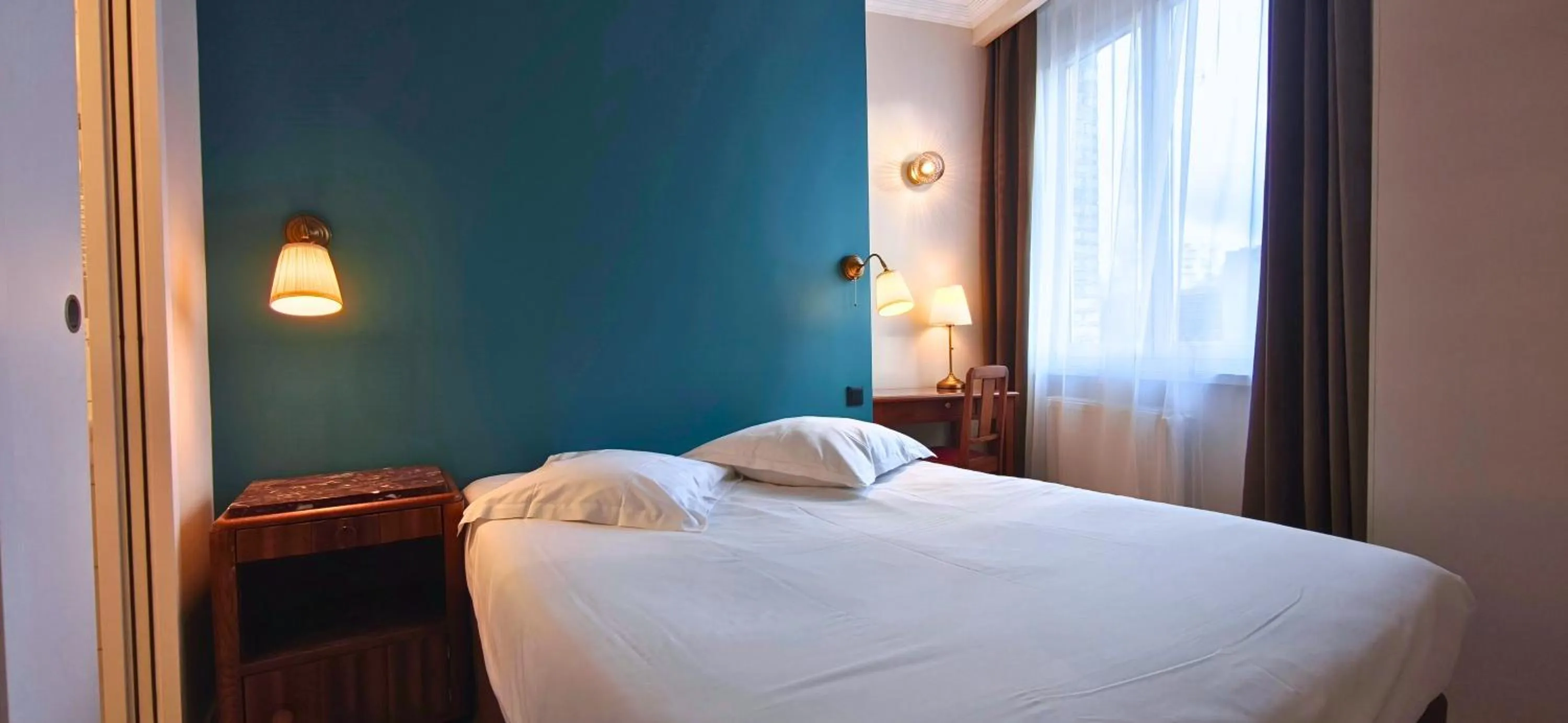 Bed in Hôtel Saint Maurice