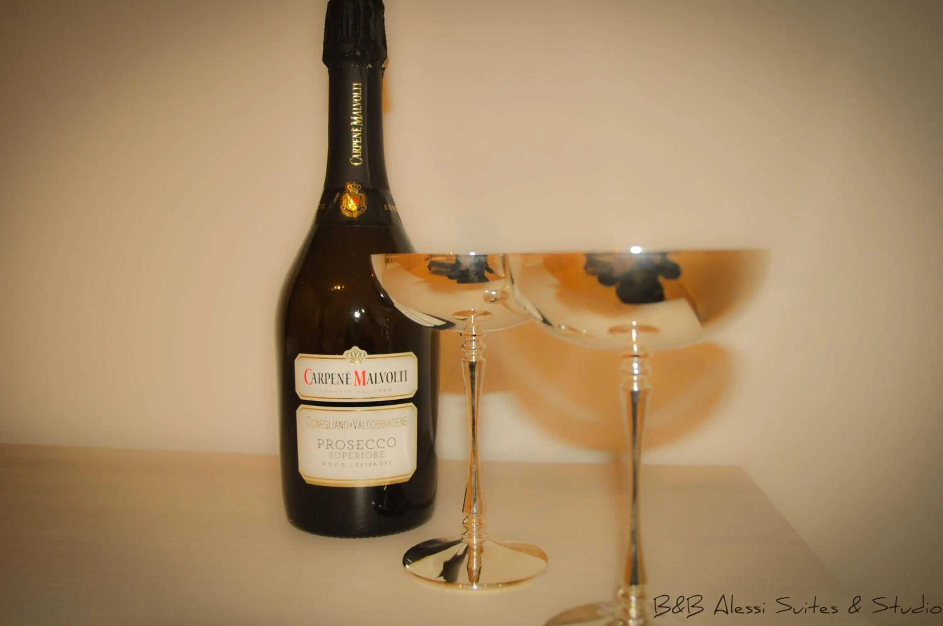 Drinks in Alessi Suites & Studio