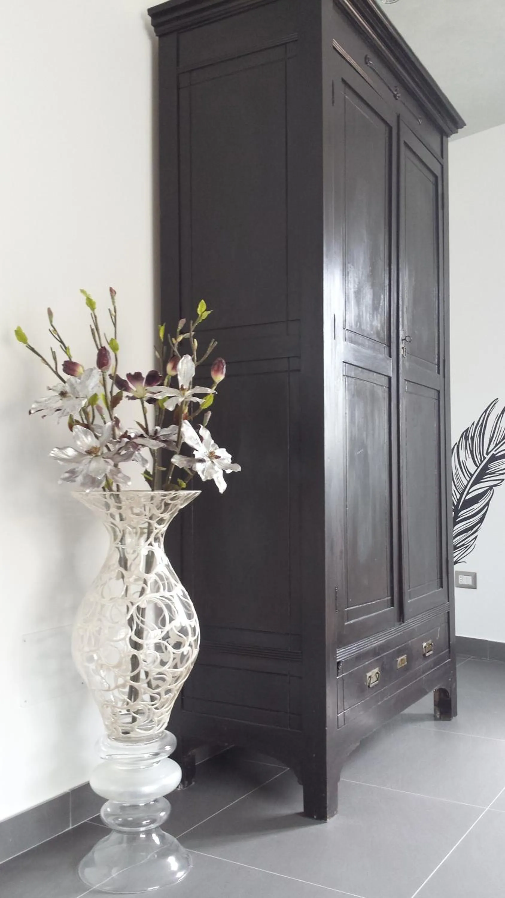 wardrobe in Alessi Suites & Studio