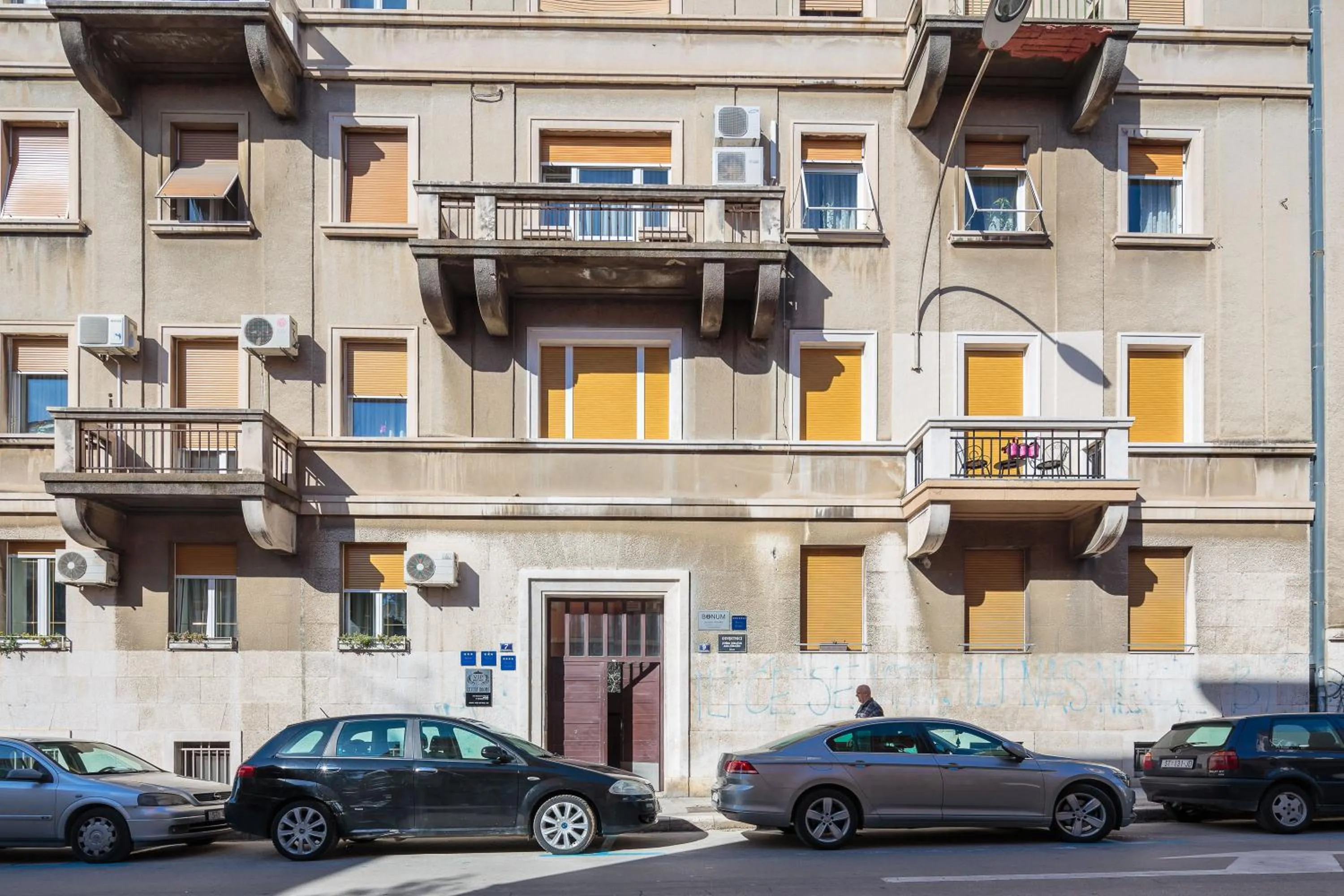 Facade/entrance in VIP Rooms