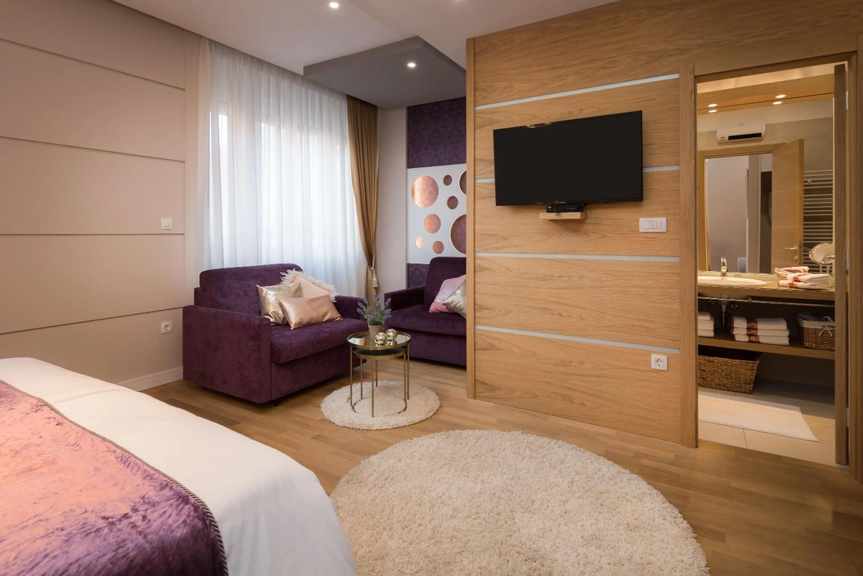 Seating area, Bed in VIP Rooms