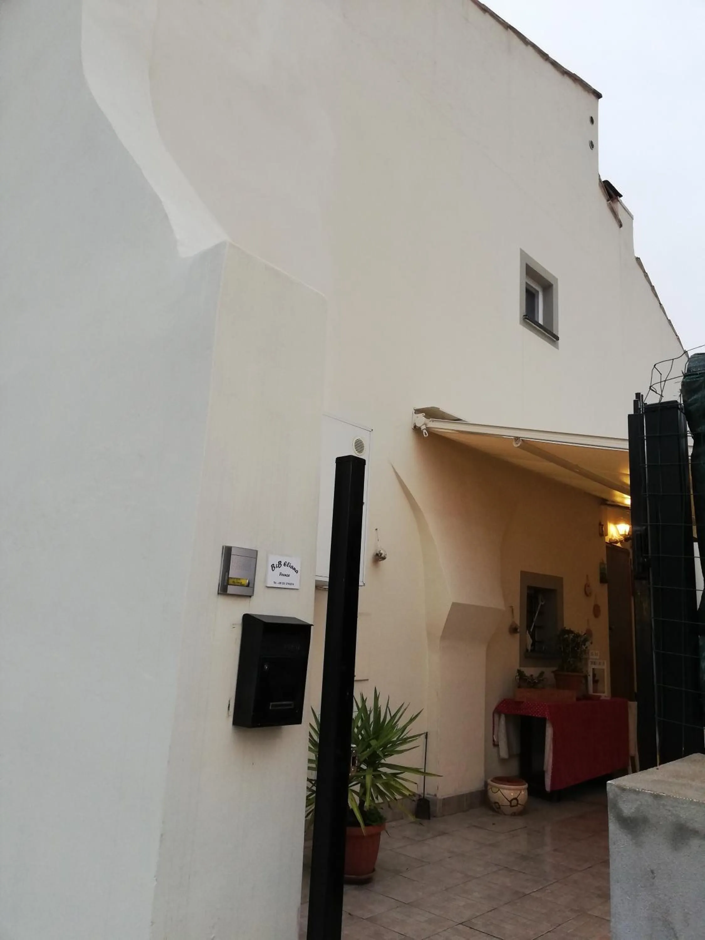 Facade/entrance in B & B Eliana