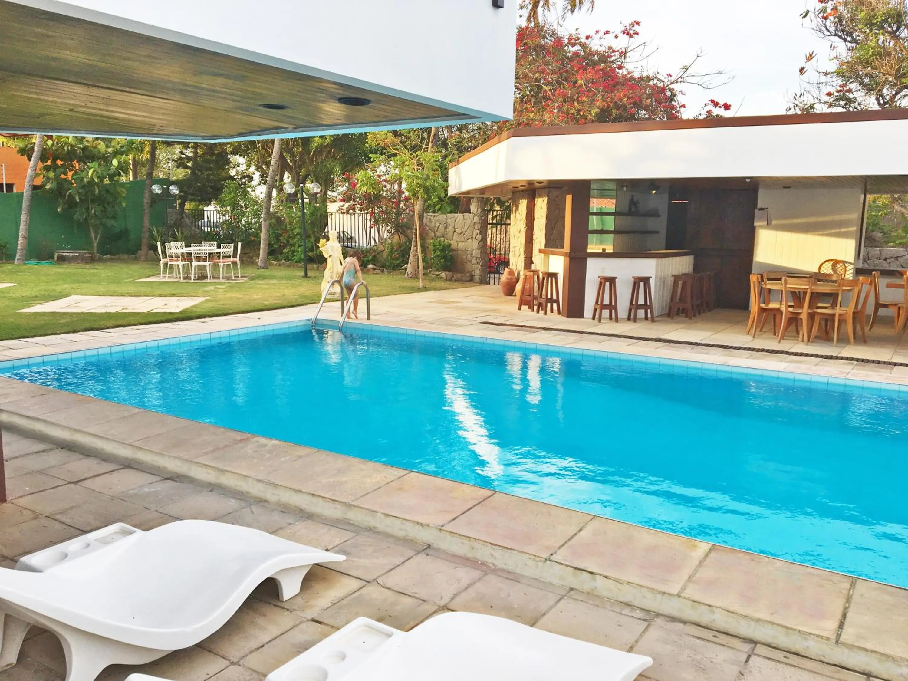 Swimming pool in Duro Beach Garden Hotel