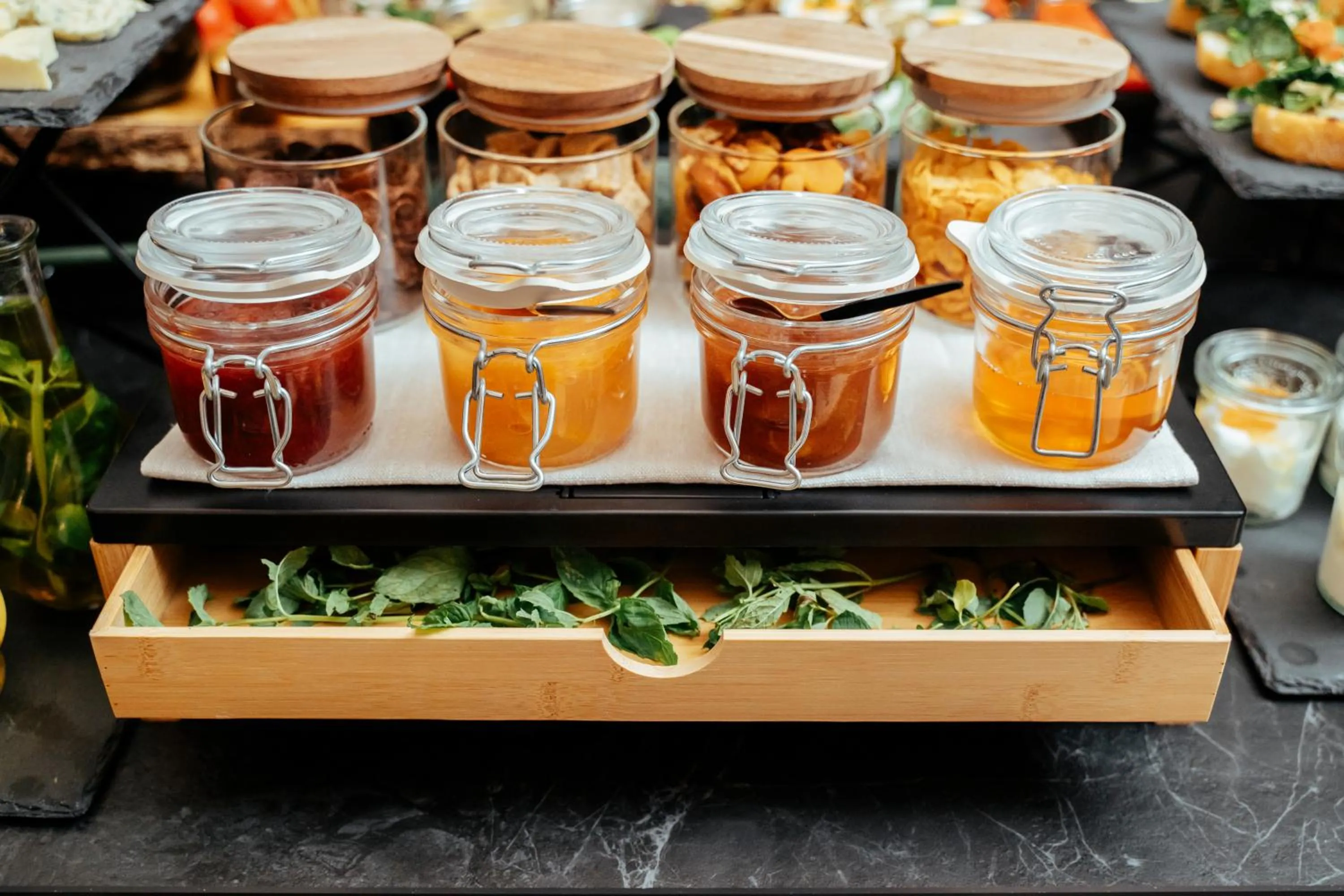 Breakfast in Rezydencja na Wzgórzu w zielonym sercu Łodzi przy Parku Krajobrazowym Ruda Wiilowa