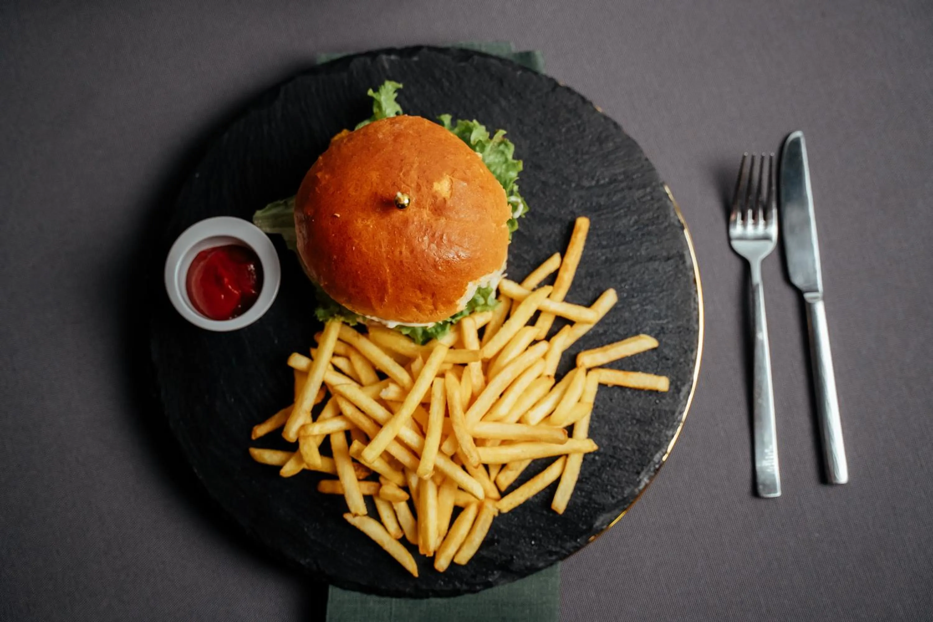 Food in Rezydencja na Wzgórzu w zielonym sercu Łodzi przy Parku Krajobrazowym Ruda Wiilowa