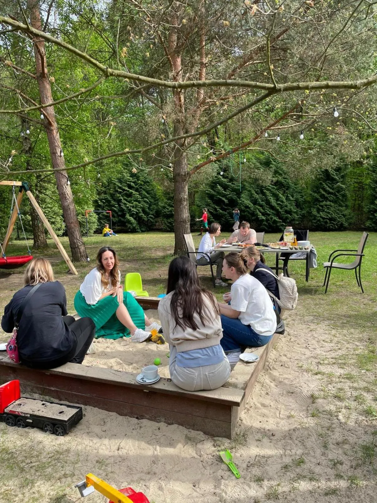 Children play ground in Rezydencja na Wzgórzu w zielonym sercu Łodzi przy Parku Krajobrazowym Ruda Wiilowa