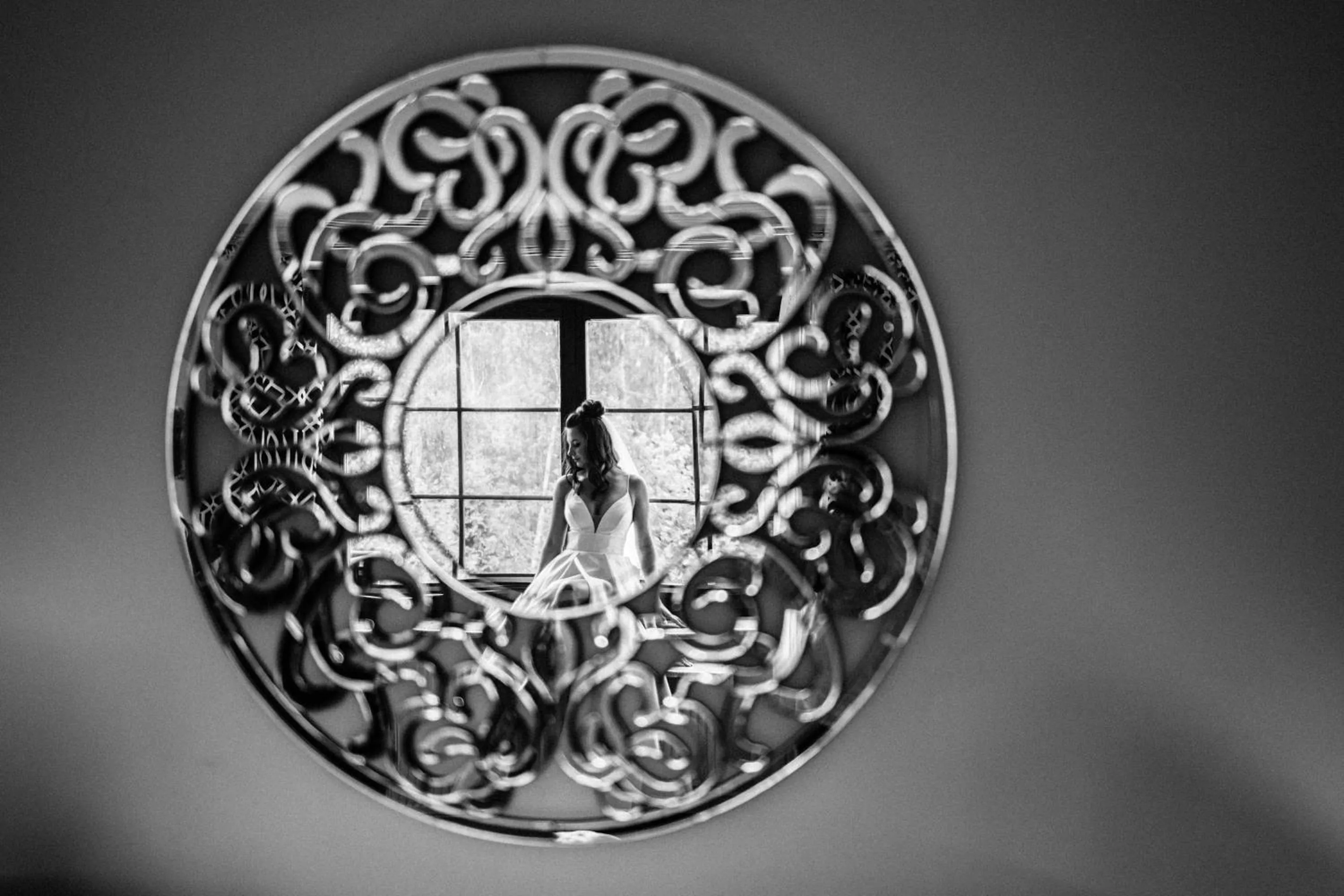 Decorative detail in Rezydencja na Wzgórzu w zielonym sercu Łodzi przy Parku Krajobrazowym Ruda Wiilowa