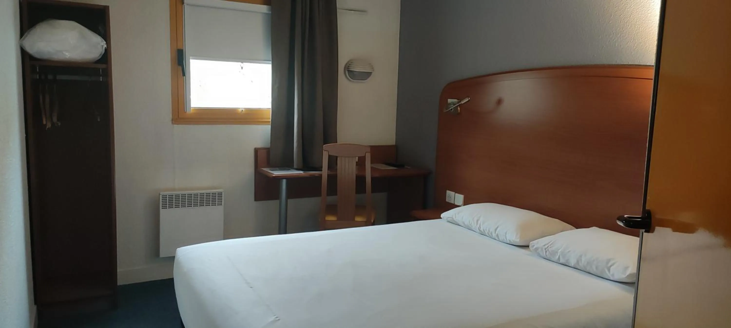 Bedroom, Bed in Welcomotel Beauvais Aéroport