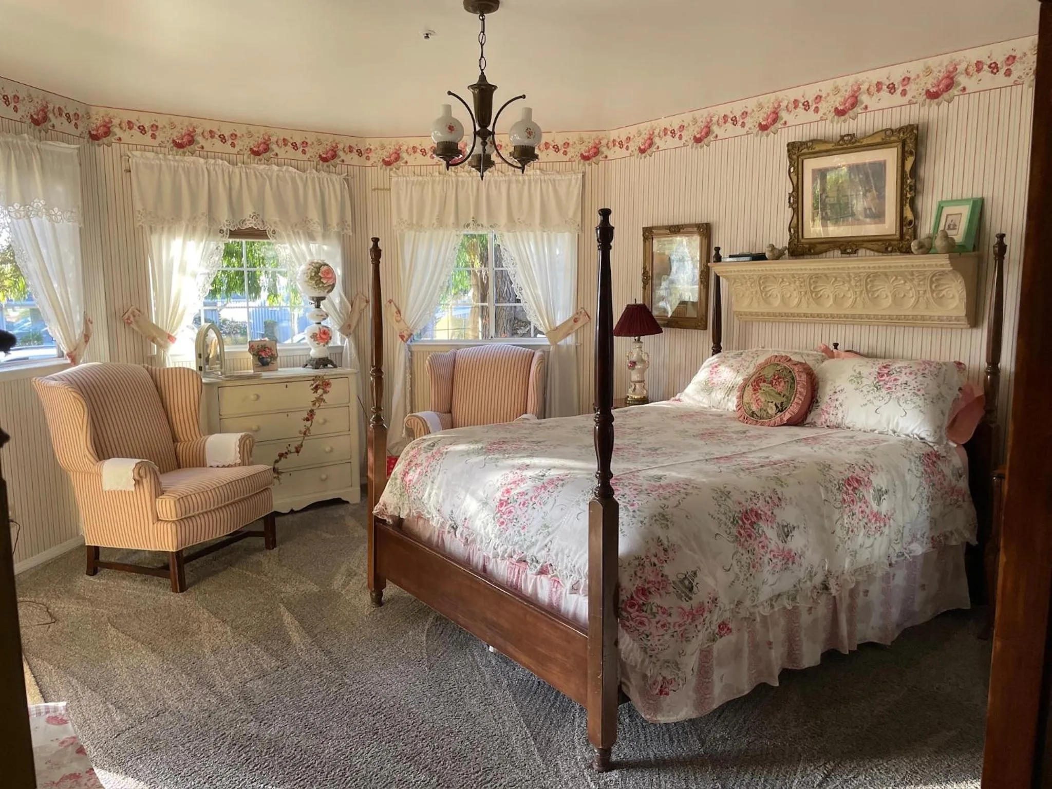 Bed in Marina Street Inn