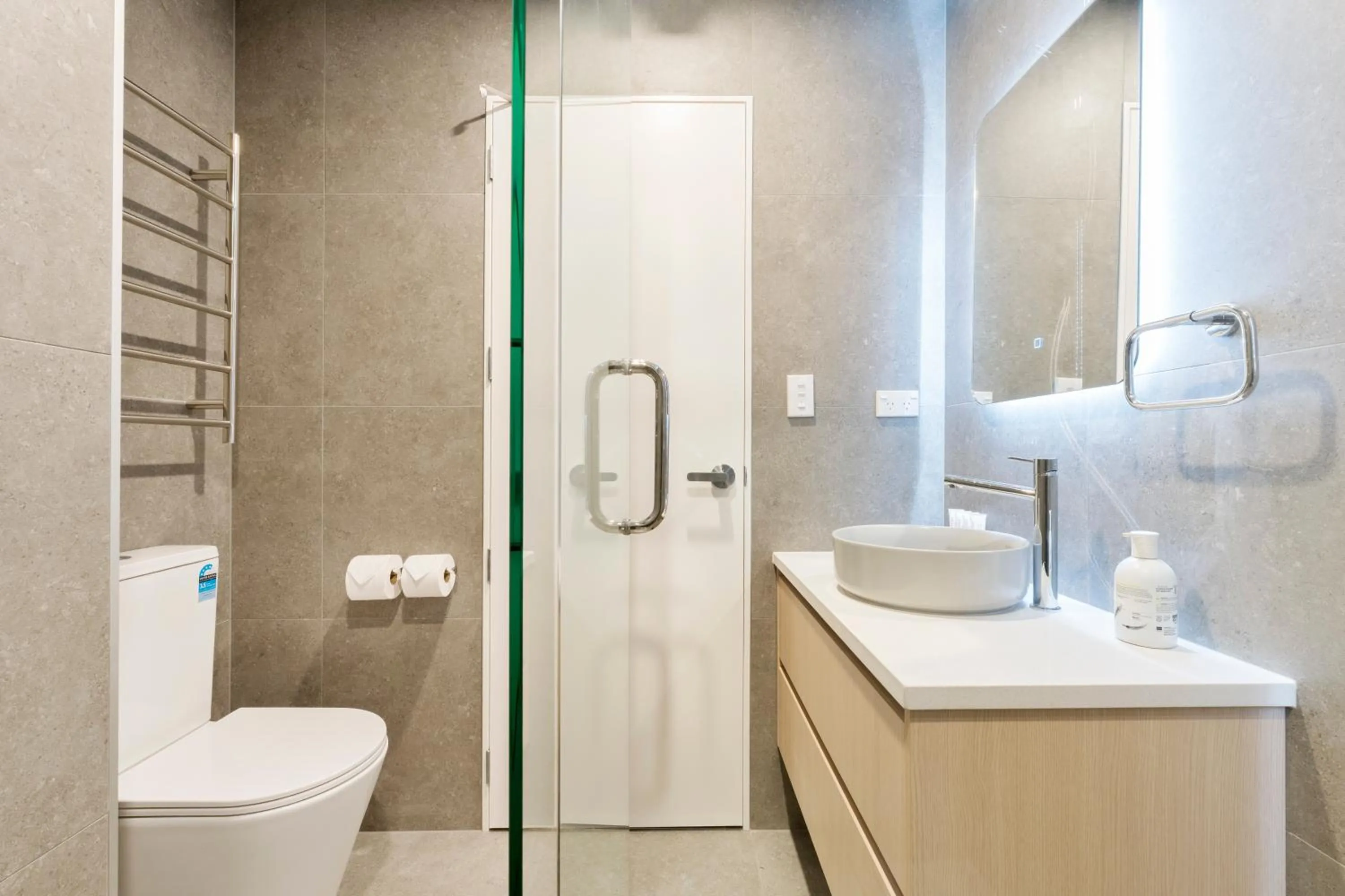 Bathroom in Takapuna International Motor Lodge