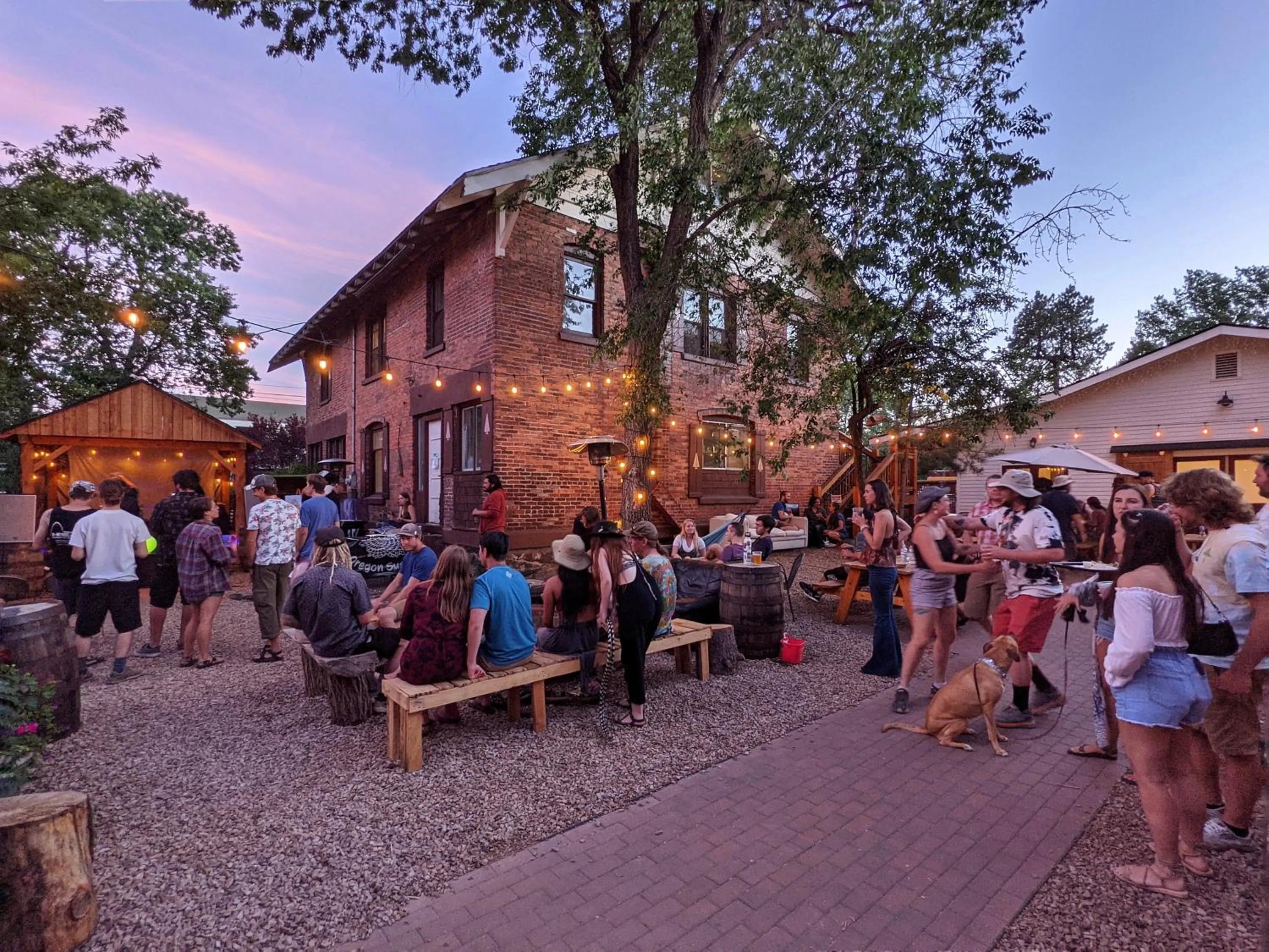 Property building in Bunk & Brew Historic Lucas House - Hostel