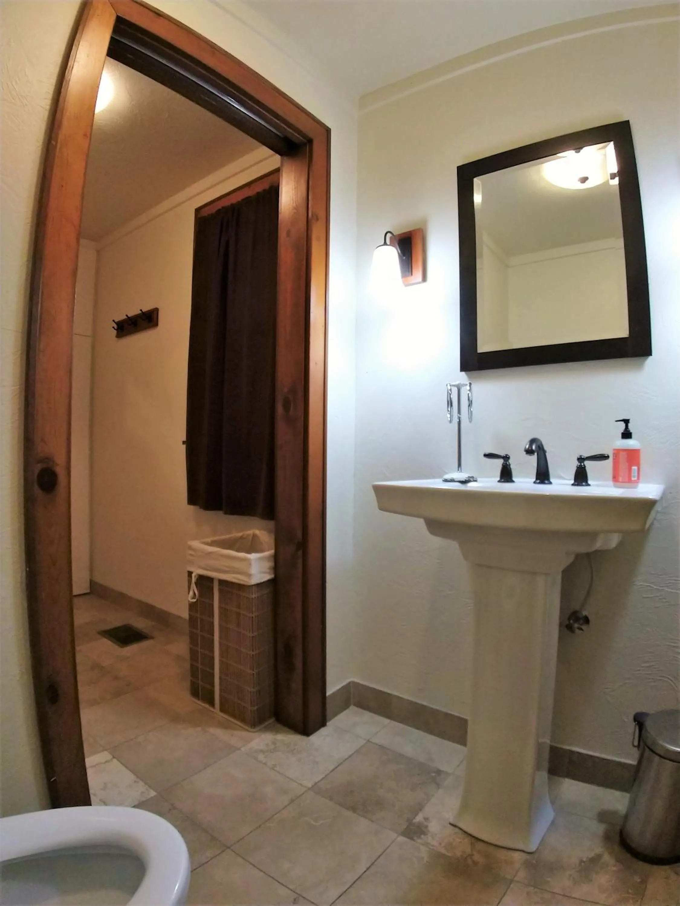 Shower in Bunk & Brew Historic Lucas House - Hostel