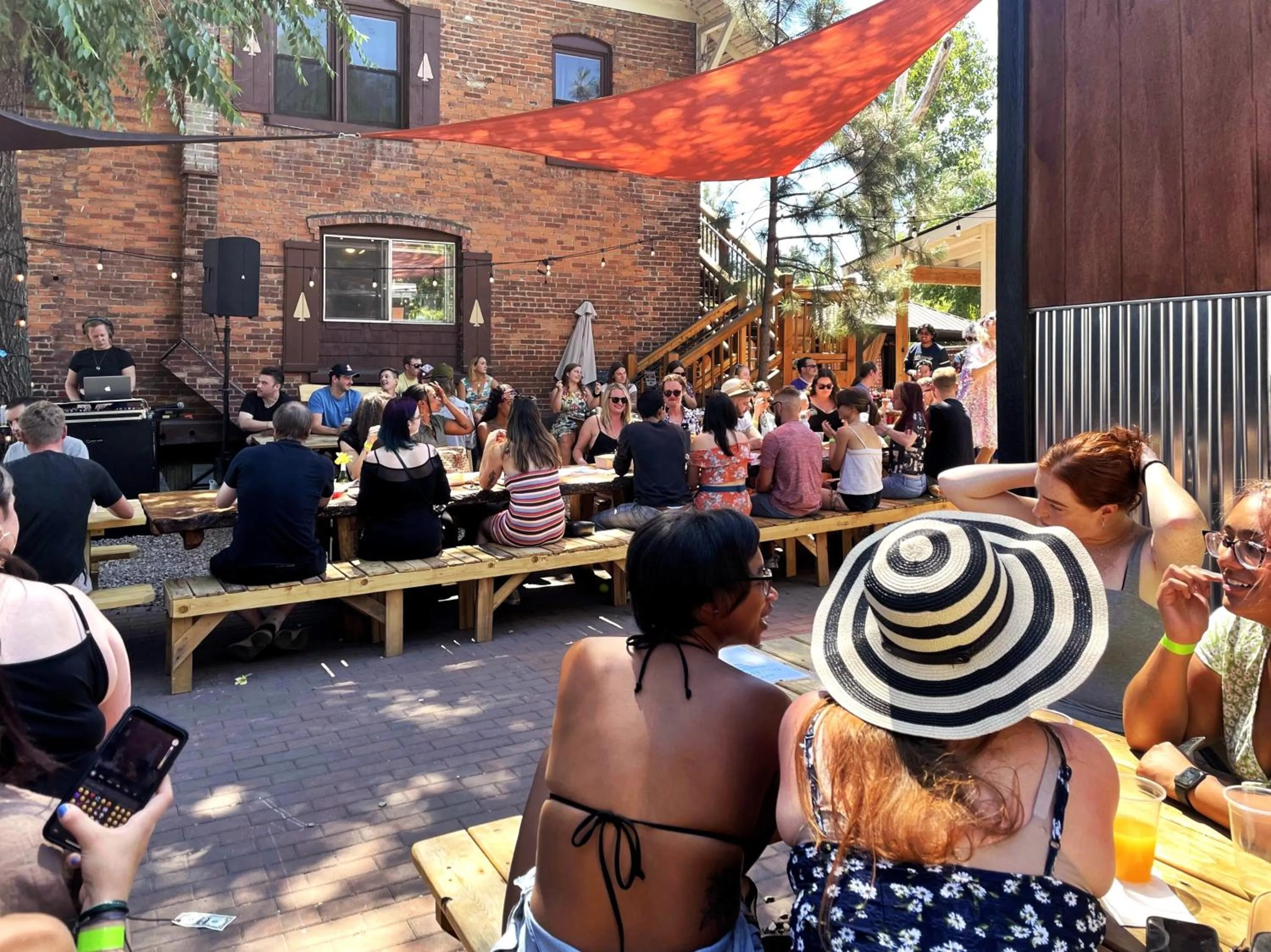 Property building in Bunk & Brew Historic Lucas House - Hostel