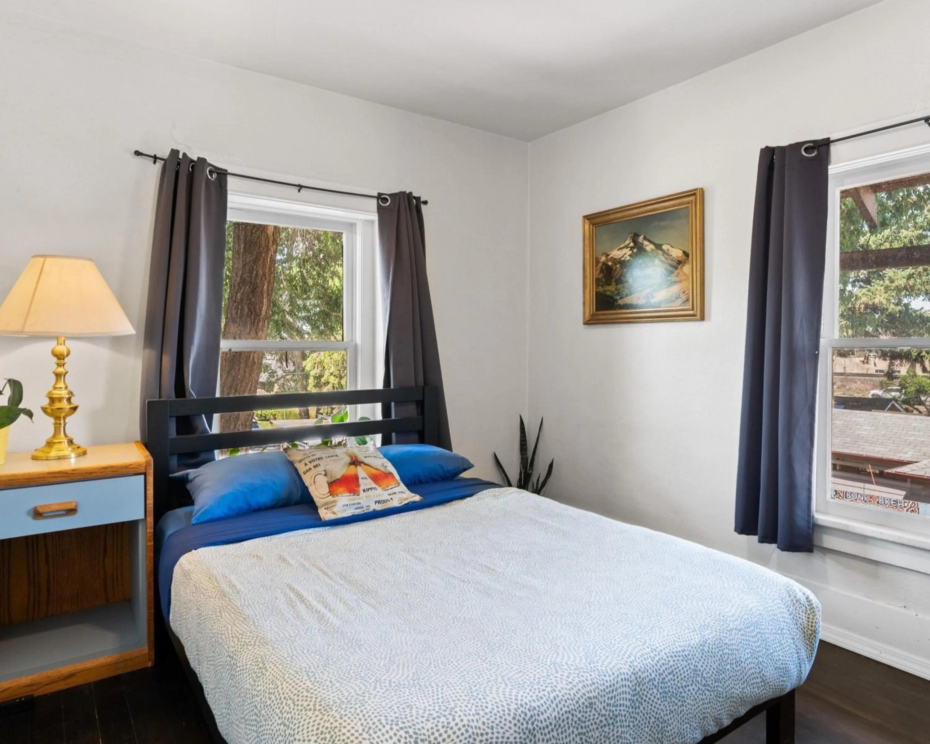 Bed in Bunk & Brew Historic Lucas House - Hostel