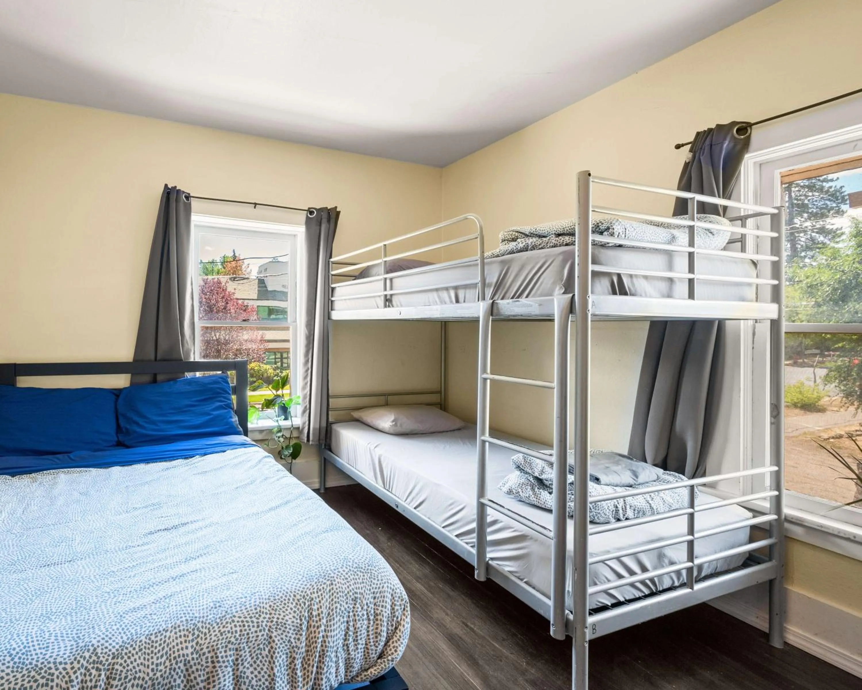 Bed in Bunk & Brew Historic Lucas House - Hostel