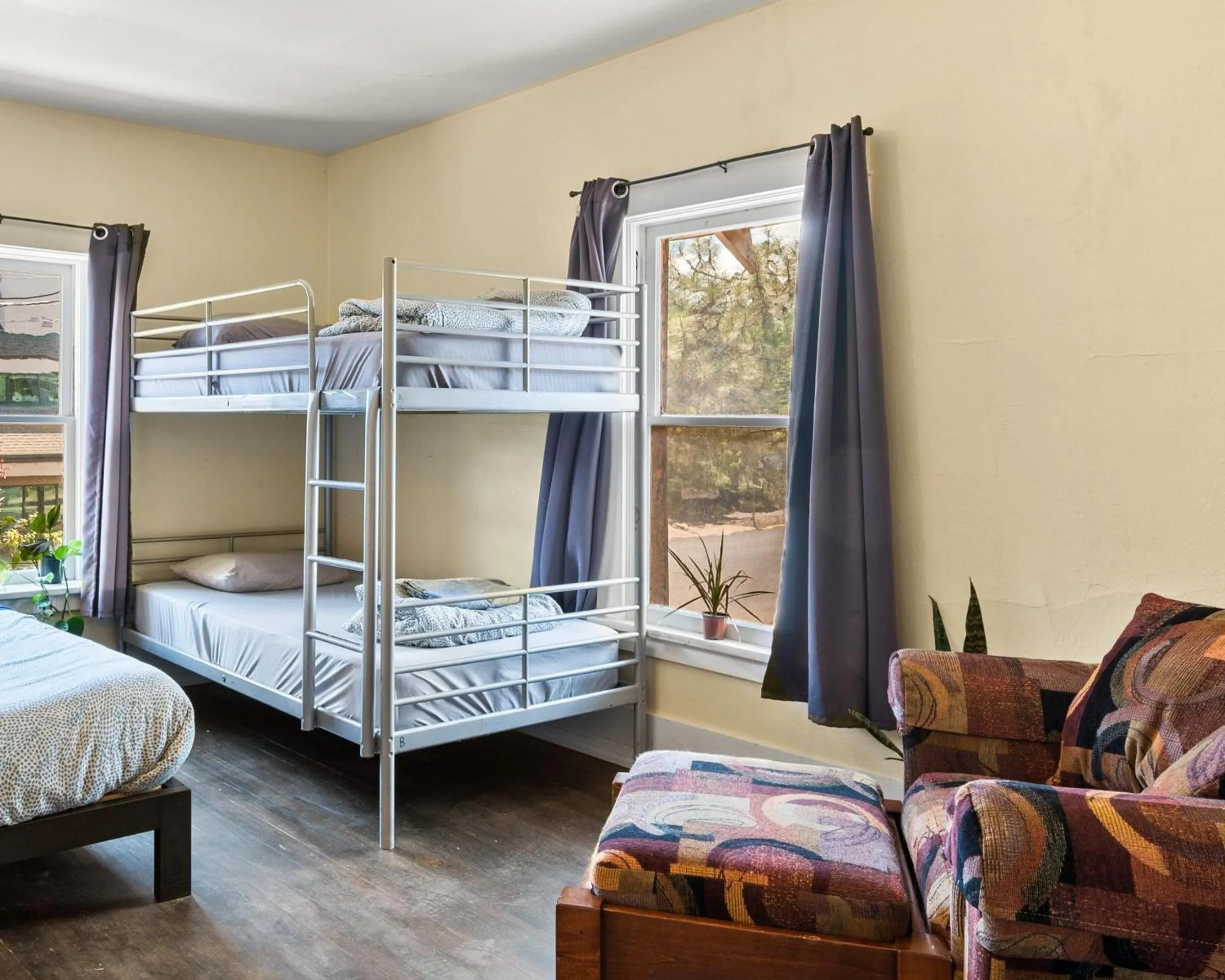 Bed in Bunk & Brew Historic Lucas House - Hostel