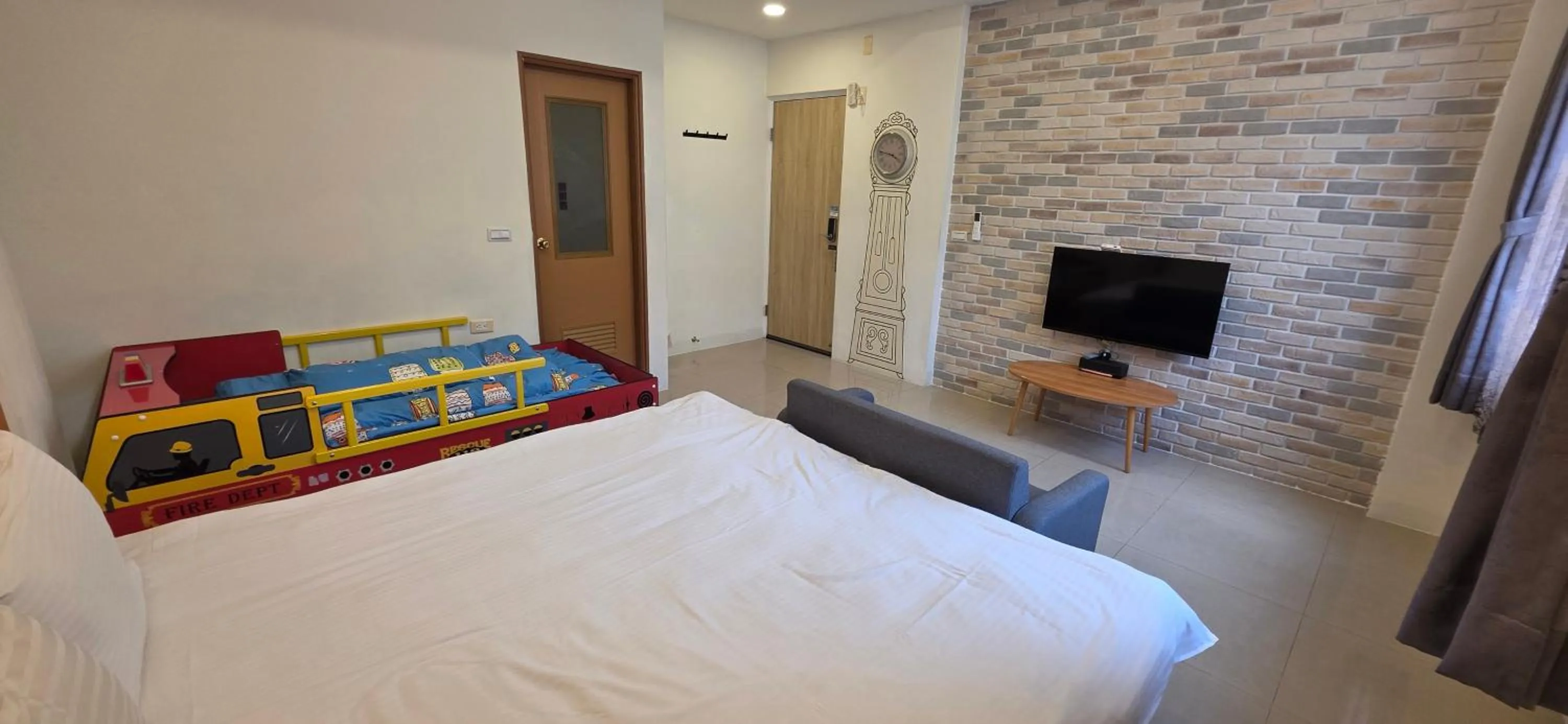 Bedroom, Bed in Q House