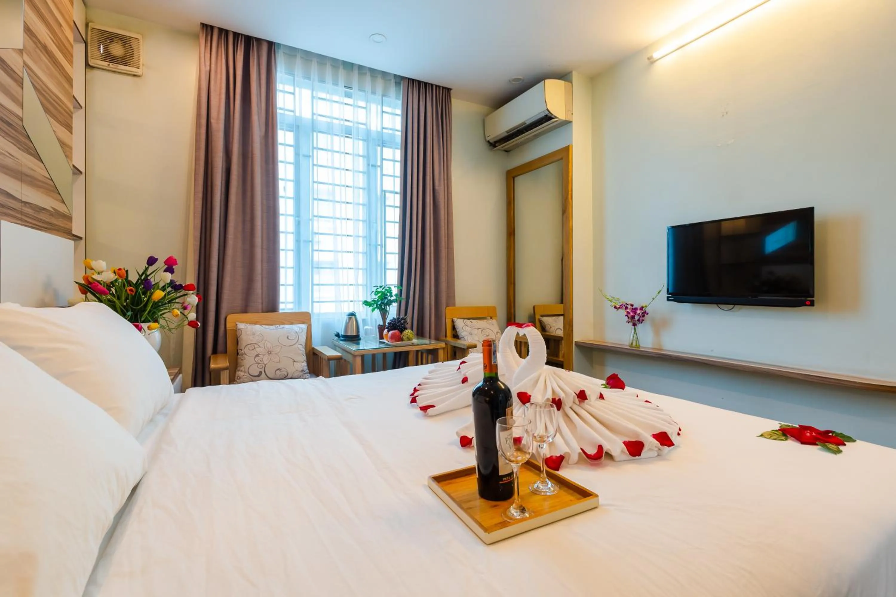 TV and multimedia, Bed in An Phú Hà Nội Hotel & Spa - Mỹ Đình